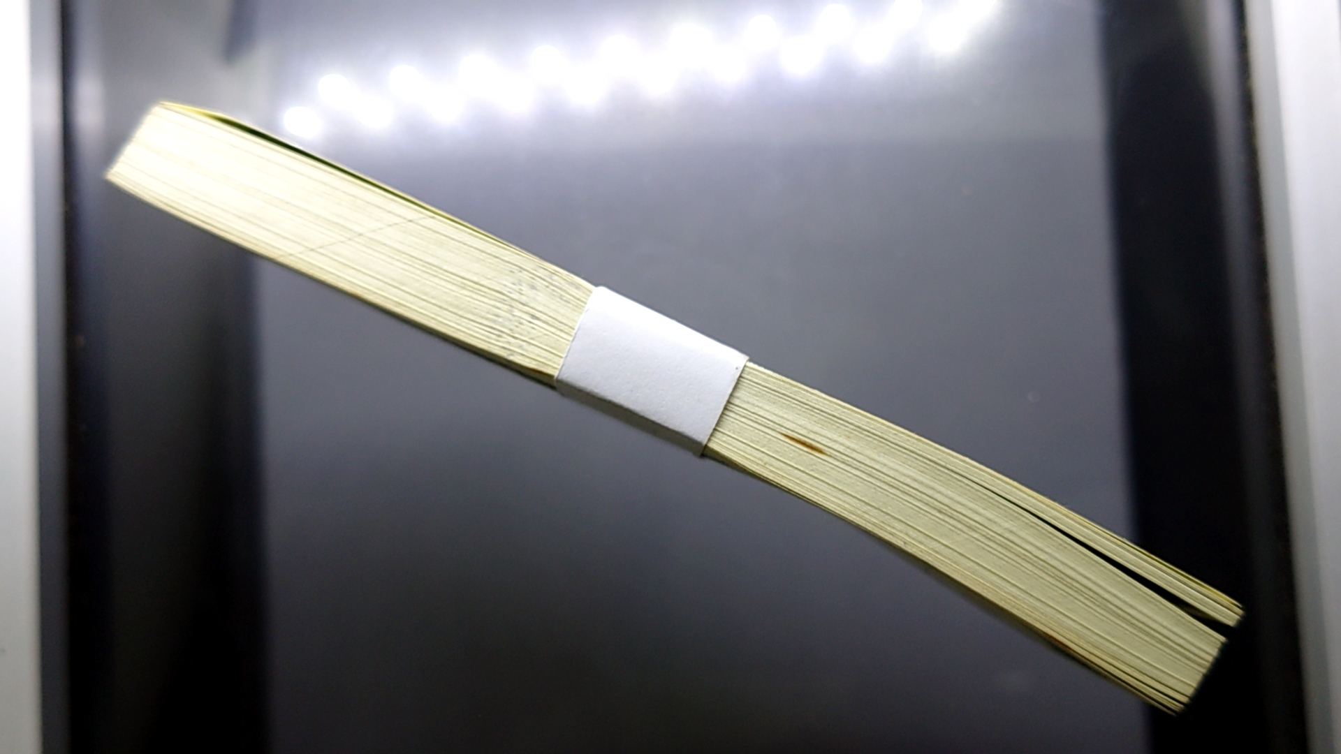 ธนบัตร 1 บาท (ยกแหนบ เรียงเลข 100 ใบ) แบบ 9 รุ่น 6 ไม่ผ่านใช้ เก่าเก็บ