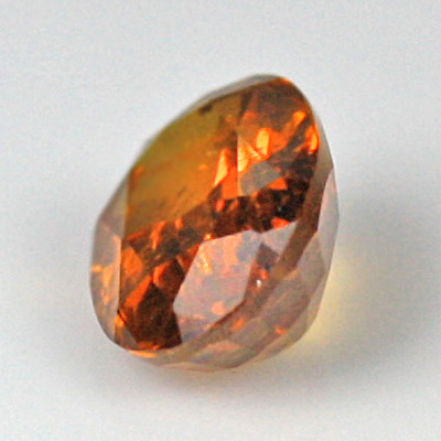 โกเมนสีส้มหรือสเปซซาไทท์ (Spessartite Garnet) 0.62 กะรัต สีส้มกำลังดี เล็กๆ