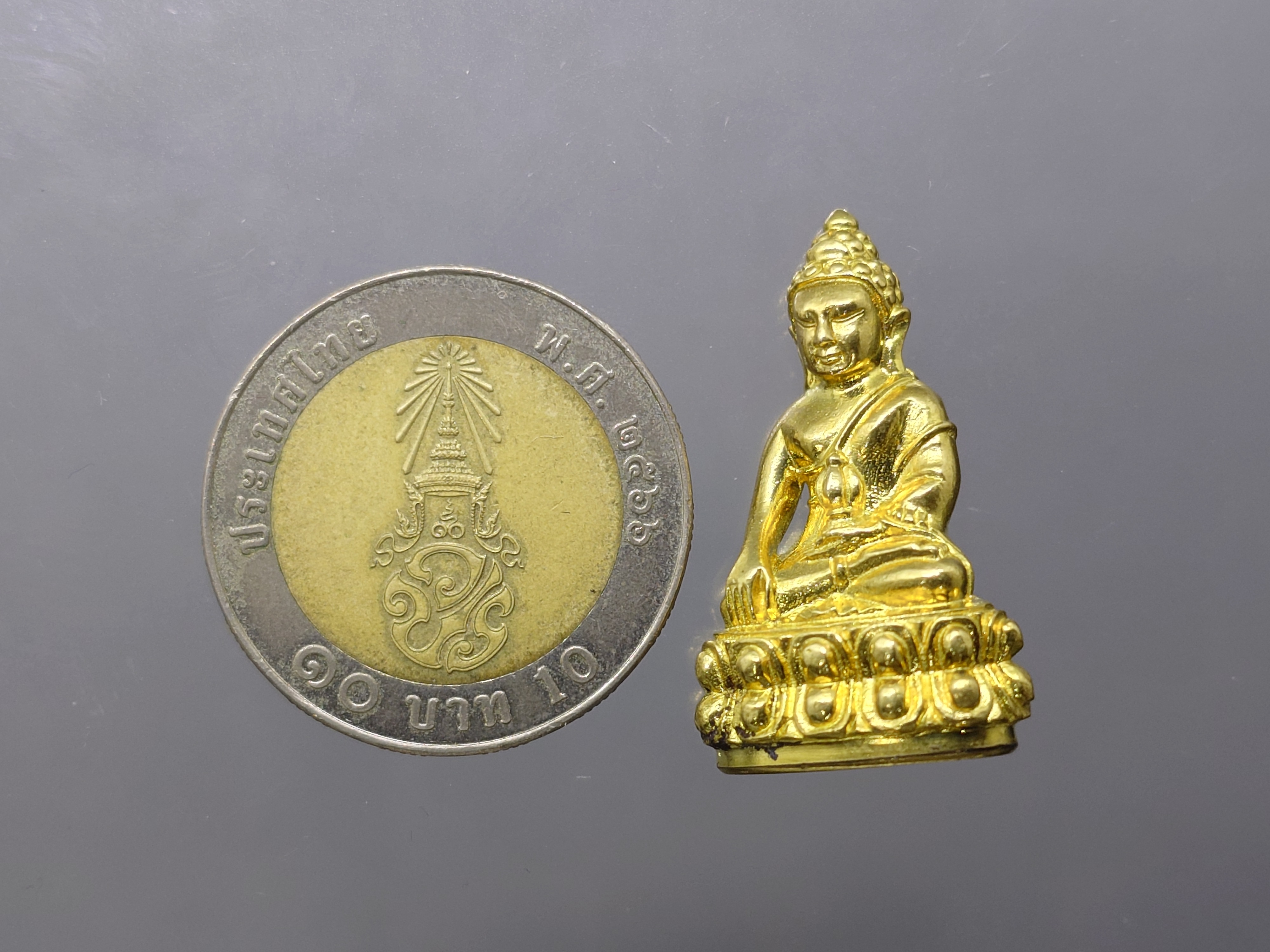 พระกริ่งญาณวเรศ (กริ่งปวเรศน้อย) ฐานบรรจุพระเกศาและจีวร เนื้อทองฝาบาตร พิมพ์ใหญ่ สมเด็จพระญาณสังวรฯ ทรงเจริญพรรษา 100 ปี วัดบวรนิเวศวิหาร ปี2556 พร้อมใบรับรอง