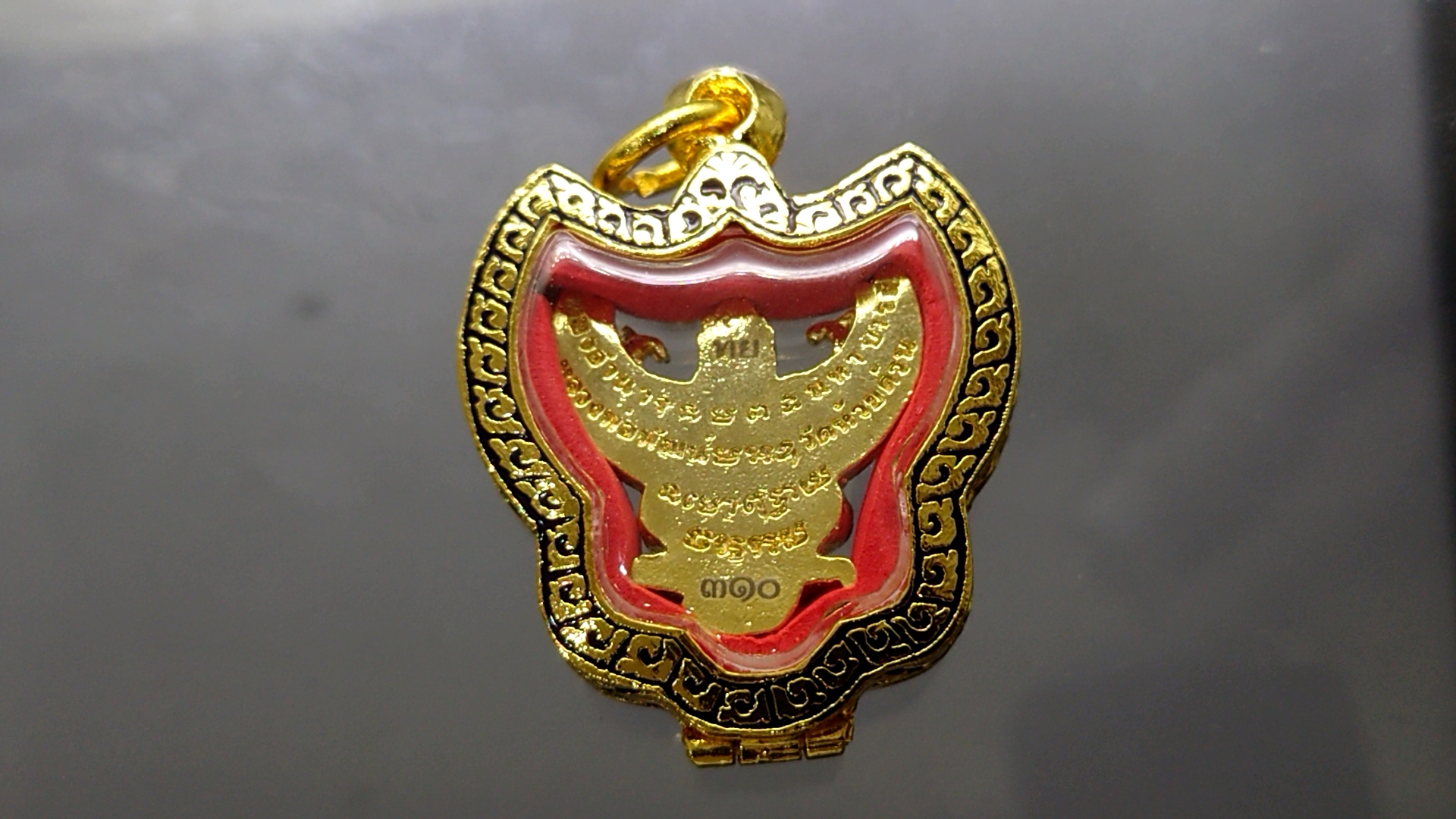 พญาครุฑมหาอำนาจ มหาบารมี เนื้อทองเหลือง ลงยา 3 สี (พร้อมกรอบ)หลวงพ่อพัฒน์ วัดห้วยด้วน โคท 310