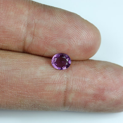 **ขายแล้ว**แซปไฟร์สีม่วง (Violet Sapphire) 0.83 กะรัต สีม่วงอมน้ำเงิน รูปไข่ ไฟดี