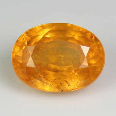 โกเมนสีส้มแฟนต้าหรือสเปซซาไทท์ (Spessartite Garnet) 2.25 กะรัต สีส้มหวาน รูปไข่