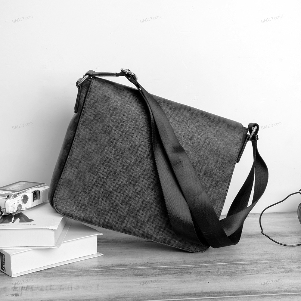 กระเป๋าสะพายข้างผู้ชาย กระเป๋าหนังผู้ชาย รหัส A023