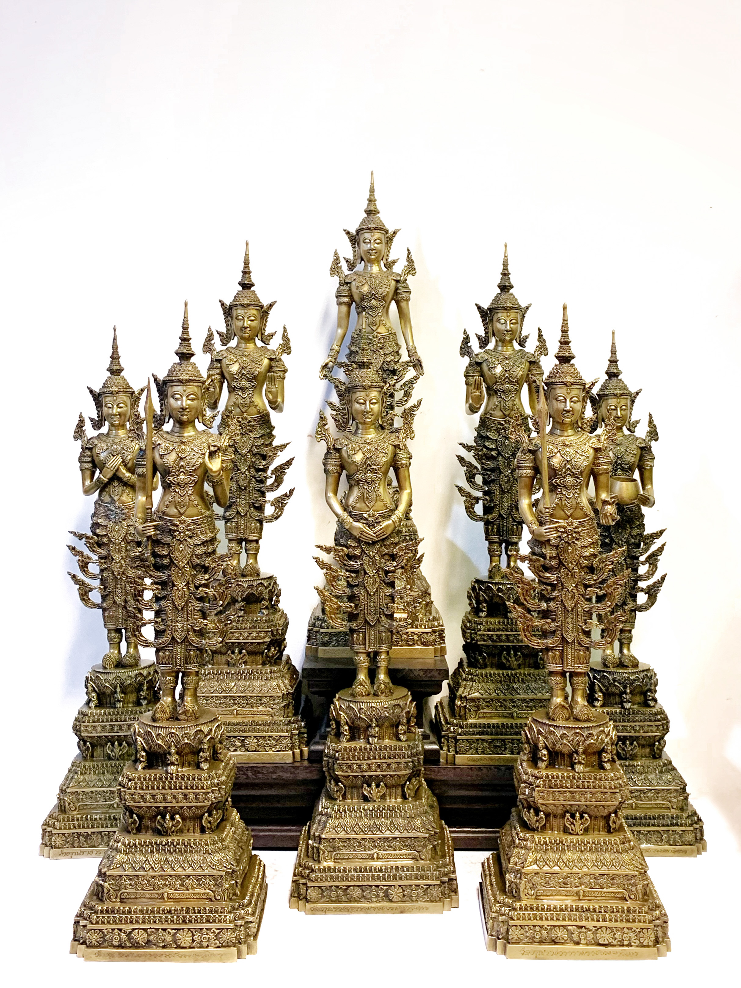 พระพุทธรูป พร้อม เทวรูป ทรงเครื่องจักพรรดิ์ หน้าตัก 5"