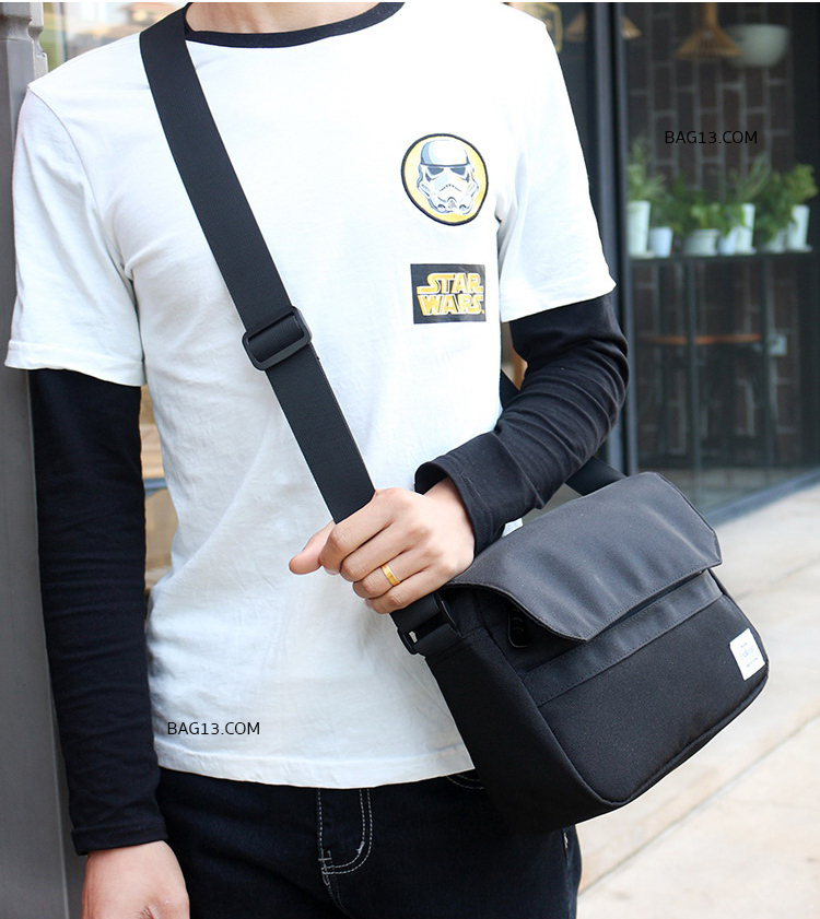 กระเป๋าสะพายข้างผู้ชาย รหัส A019