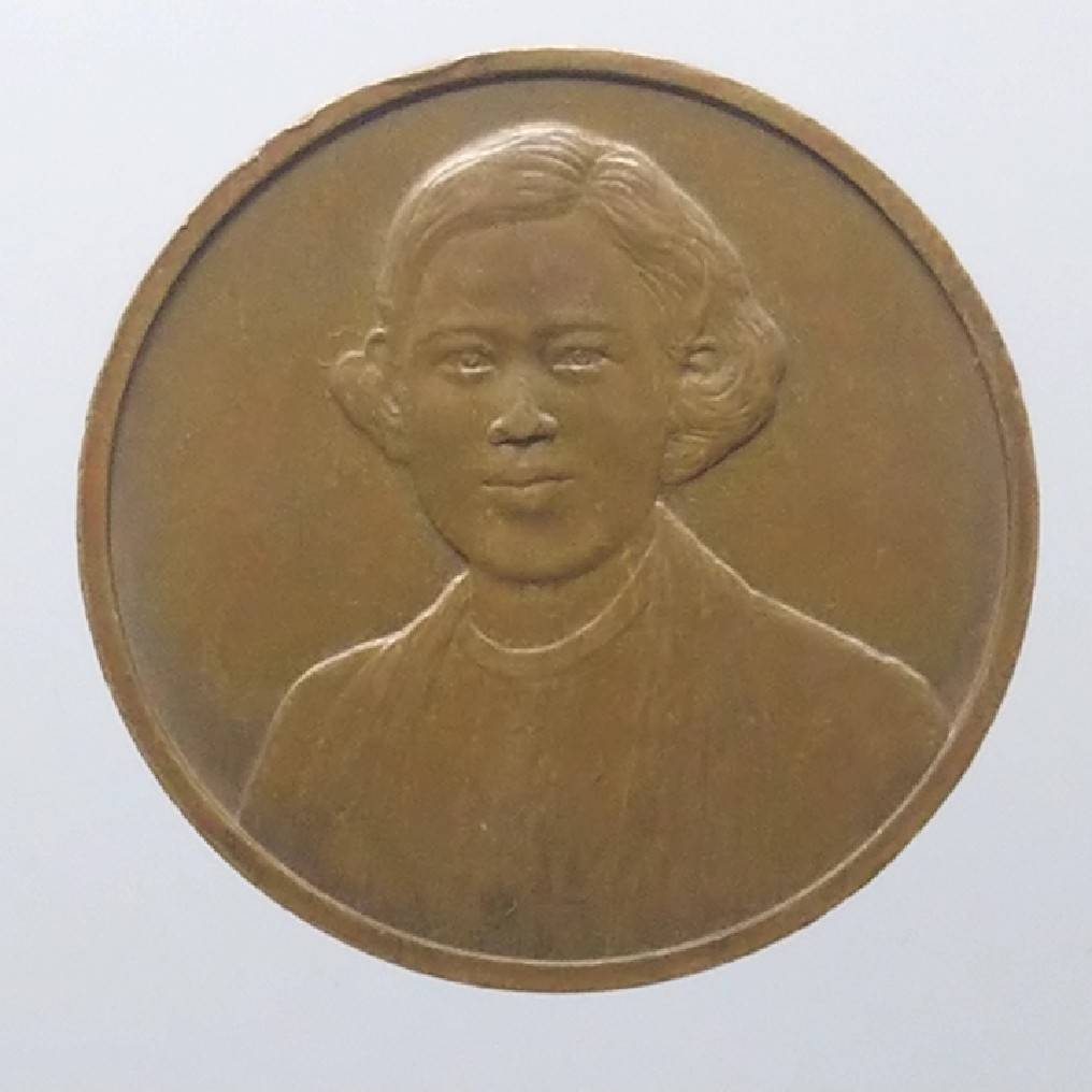 เหรียญทองแดง พระเทพๆ ที่ระลึกฉลองพระชนมายุ 6 รอบ 2546 (ขนาด 3 เซ็น)