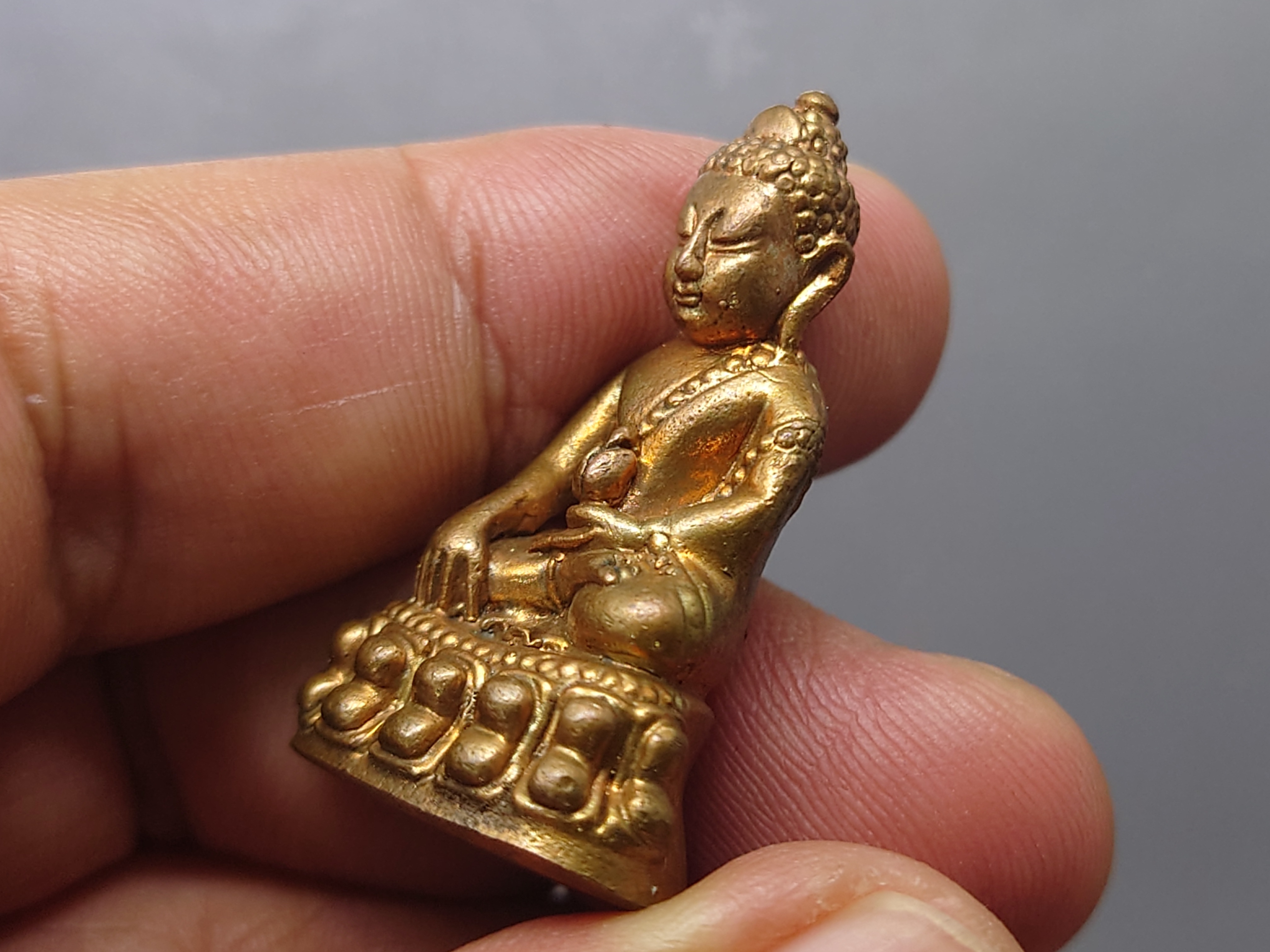 พระกริ่งมงคลประเทศ เนื้อทองแดงโบราณ พิธีมหาพุทธาภิเษก วัดมหาธาตุวรมหาวิหาร จ.นครศรีธรรมราช ปี2553 พร้อมกล่องเดิม