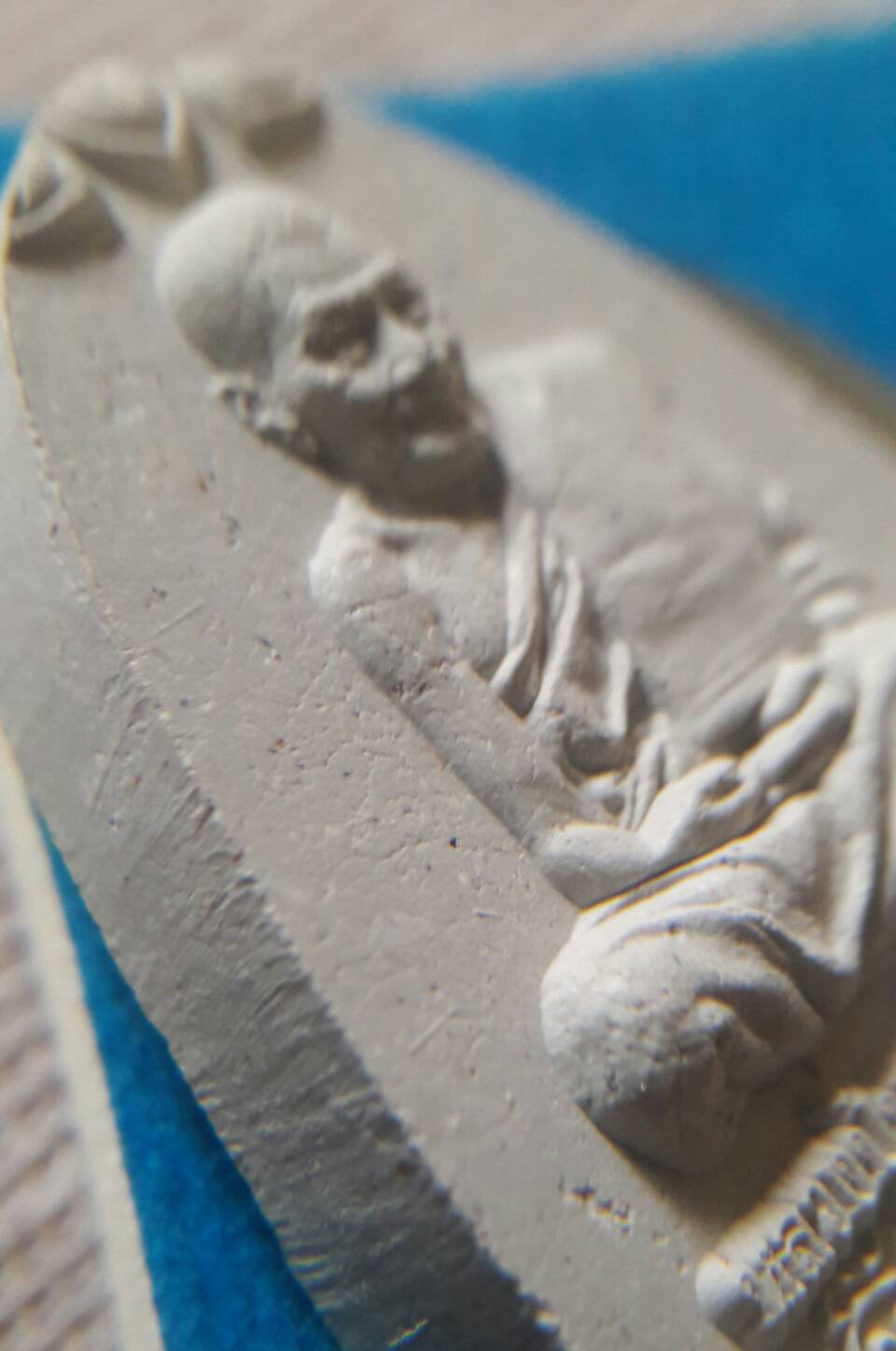 พระผงนั่งเมฆเลื่อนยศ เนื้อขาวผงพุทธคุณ หลวงปู่มหาศิลา สิริจันโท ปี 2564