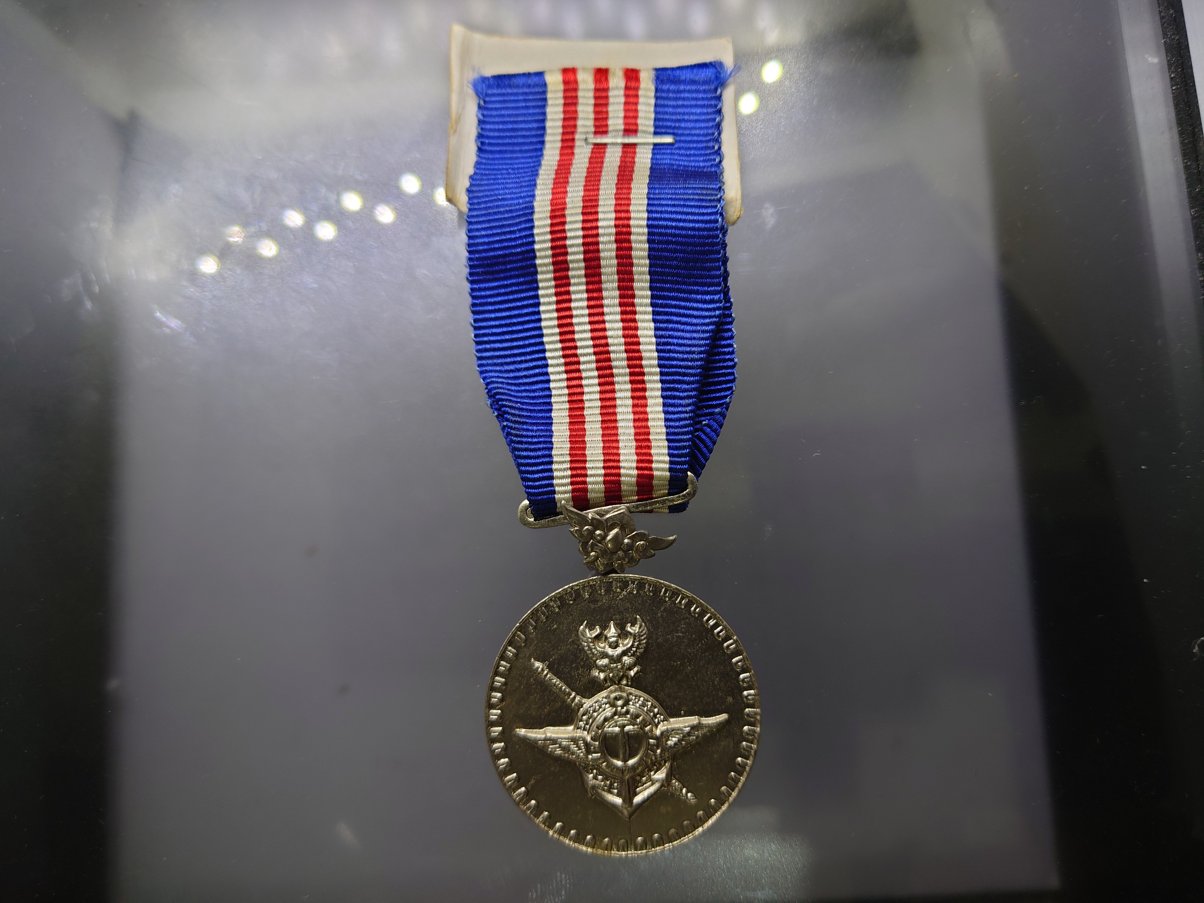 เหรียญแพรแถบ สนองเสรีชน แพรเดิมๆ สภาพสวย พร้อมกล่อง ไม่ผ่านใช้