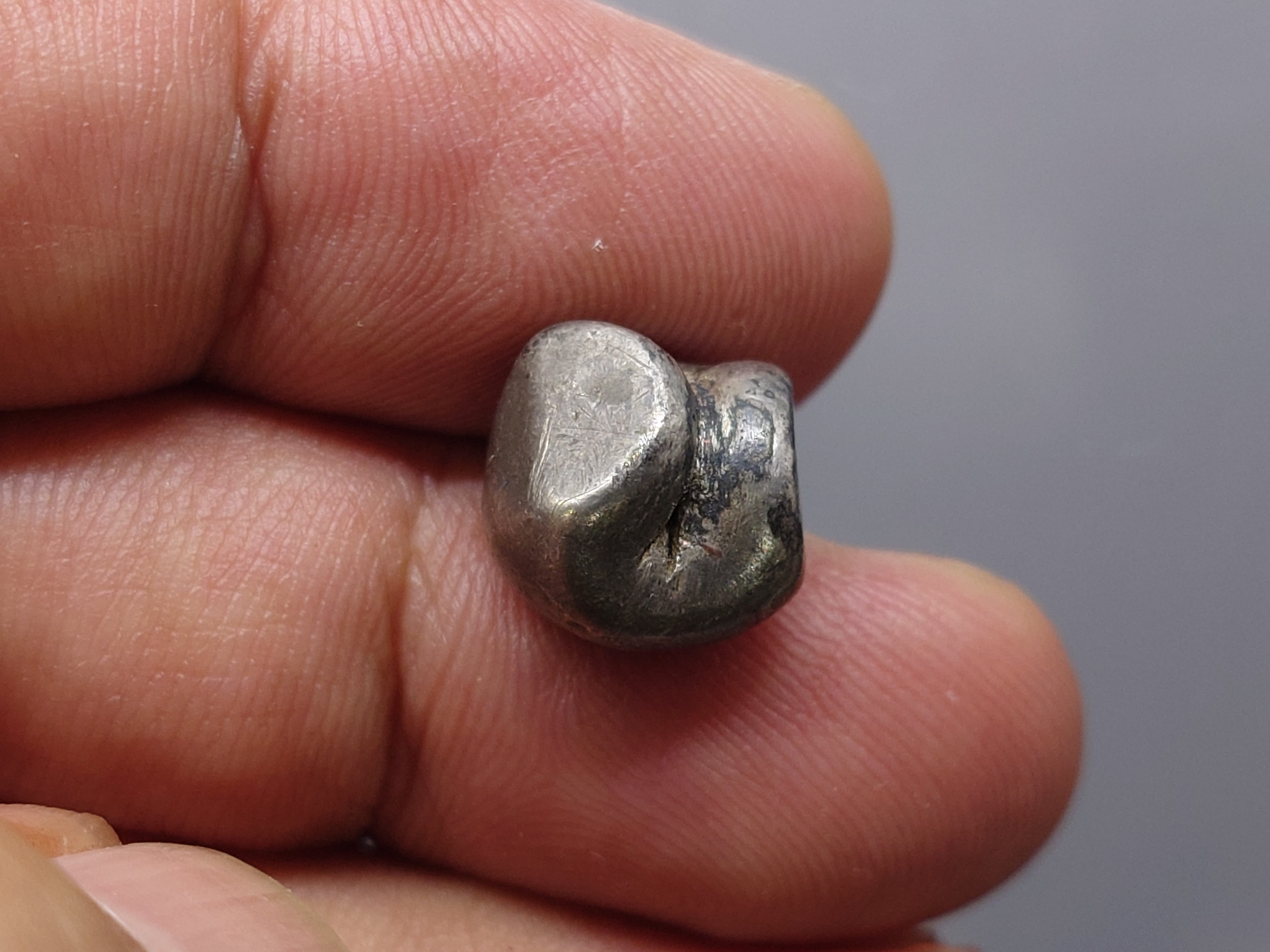 พดด้วง ขนาด 2 สลึง ตราพระแสงจักร - ปราสาท สมัยรัชกาลที่3 ปี2367 ขนาดหายาก สภาพสวย