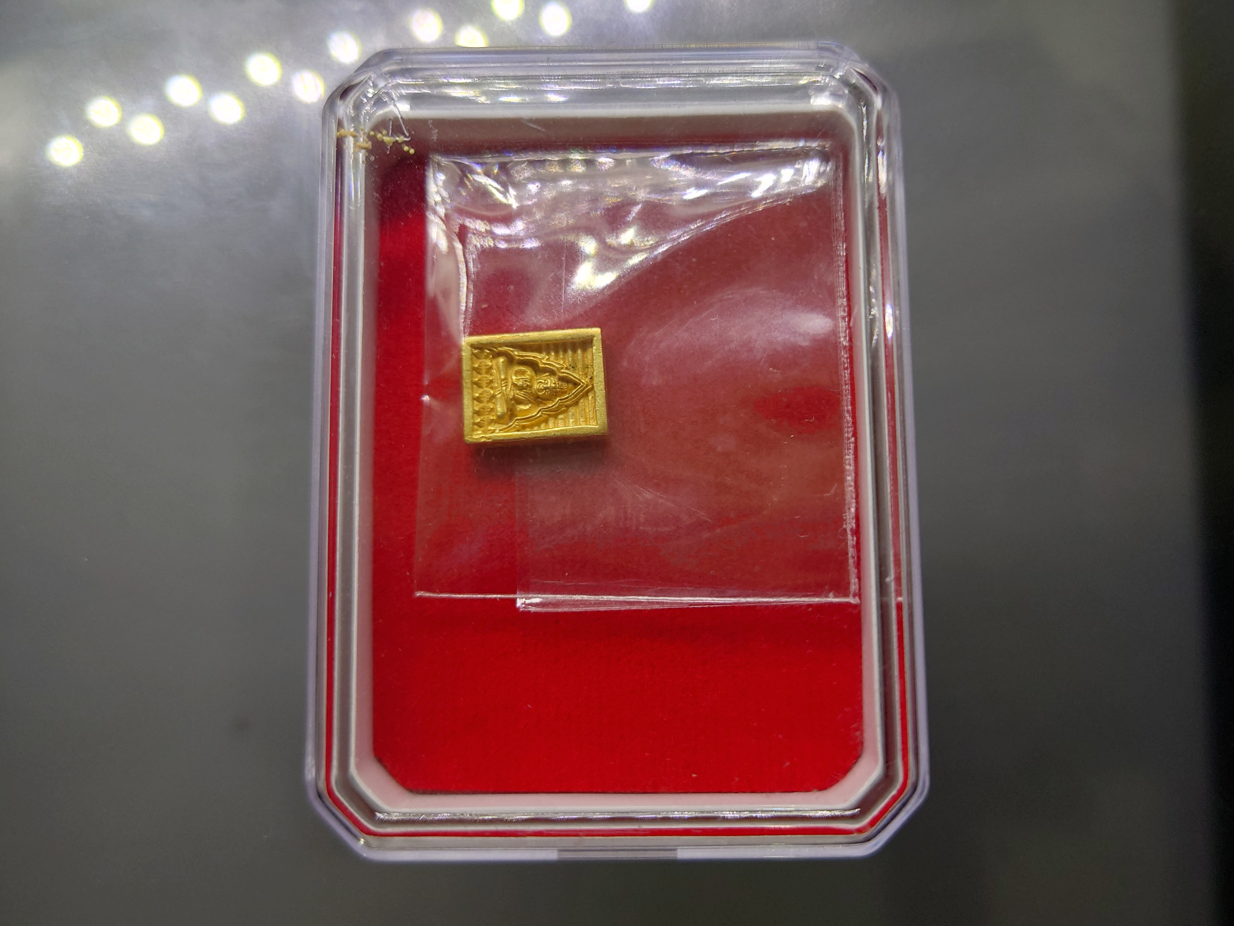 พระของขวัญวัดปากน้ำ เนื้อทองคำ (หนัก 3.78 กรัม) รุ่นซื้อที่ดินถวาย(พิมพ์มหาปฐพี) พิมพ์เล็ก วัดปากน้ำ 2534