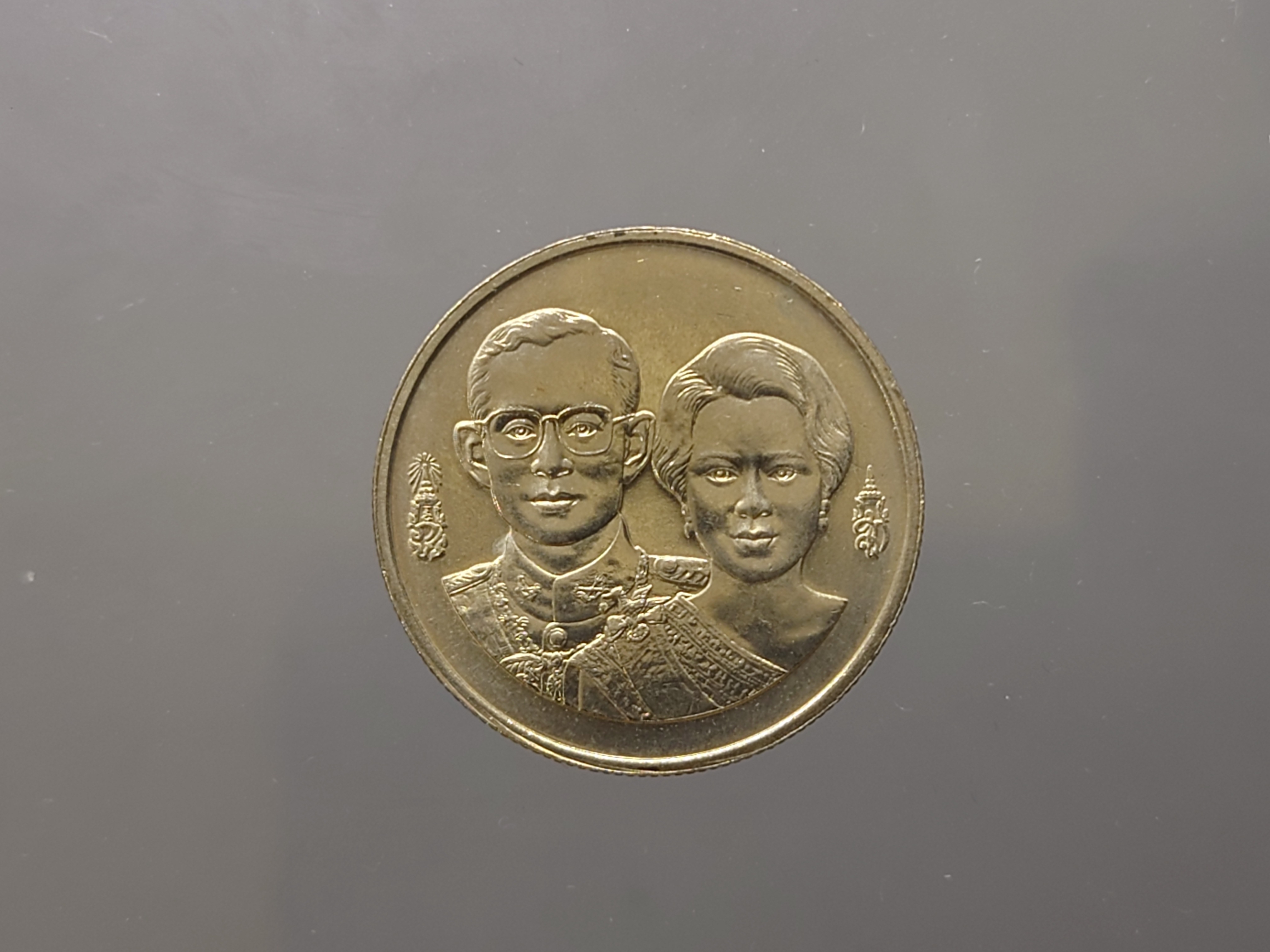 เหรียญ 2 บาท ที่ระลึก 50 ปี ธนาคารแห่งประเทศไทย พ.ศ.2535 ไม่ผ่านใช้
