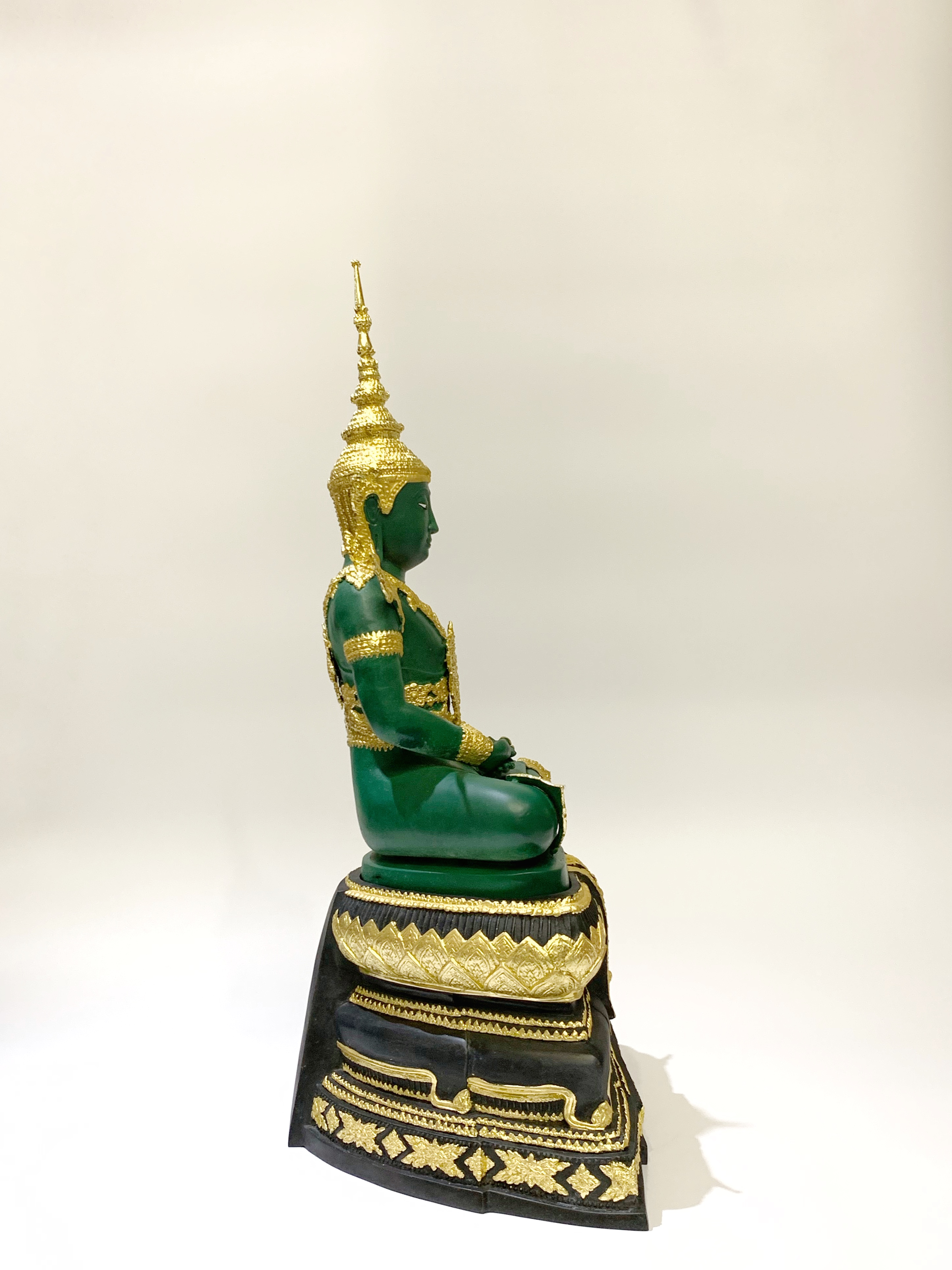 พระพุทธรูป พระแก้วมรกต ทรงเครื่องฤดูร้อน หน้าตัก 9 นิ้ว พิธีสมโภช กรุงรัตนโกสินทร์ 200 ปี วัดพระศรีรัตนศาสดาราม พ.ศ.2525