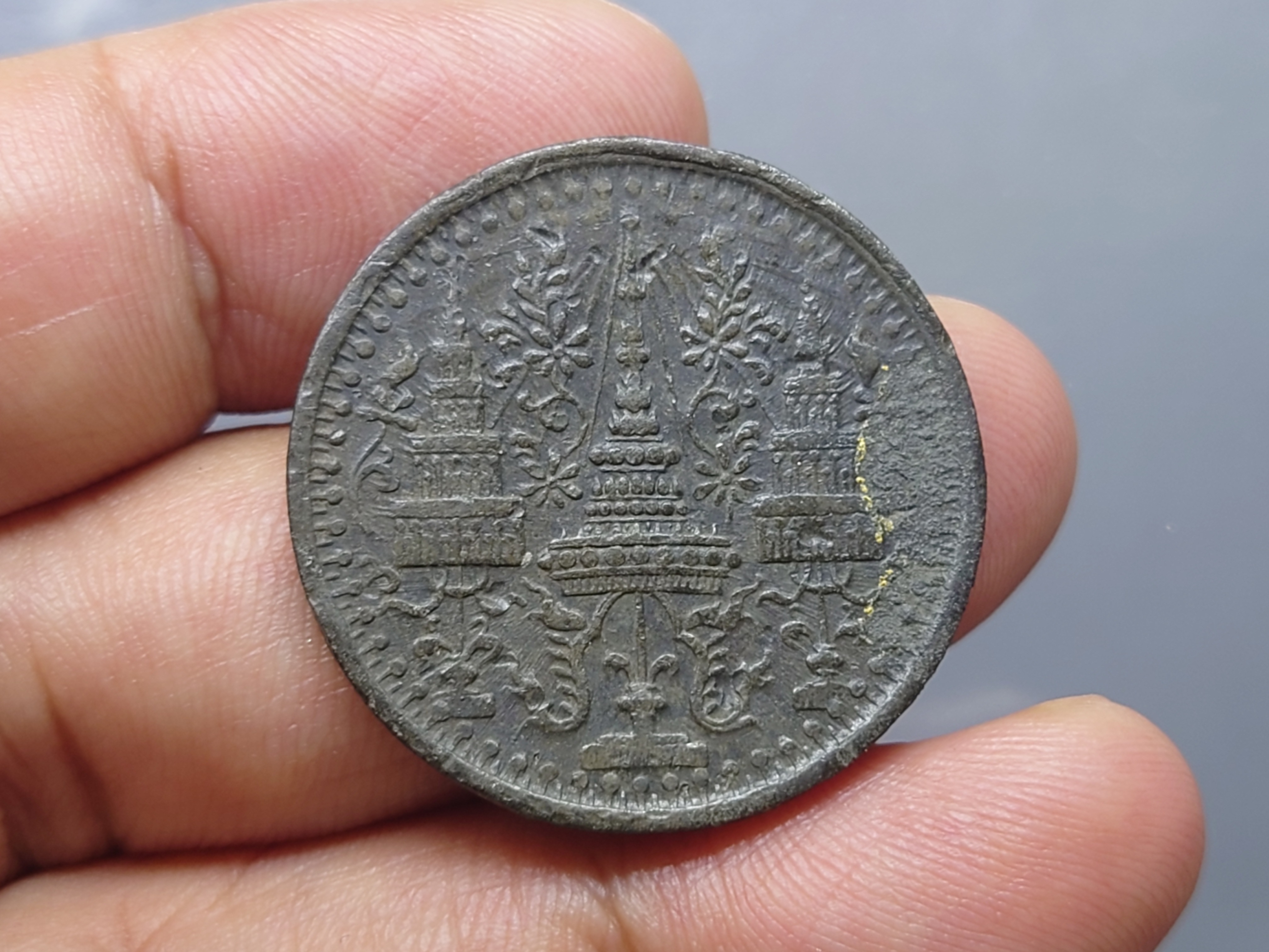 เหรียญอัฐ ดีบุก พระมหามงกุฎ-ช้างในพระแสงจักร (พระมหามงกุฎ-ช้างใหญ่) สมัยรัชกาลที่4 ปี2405