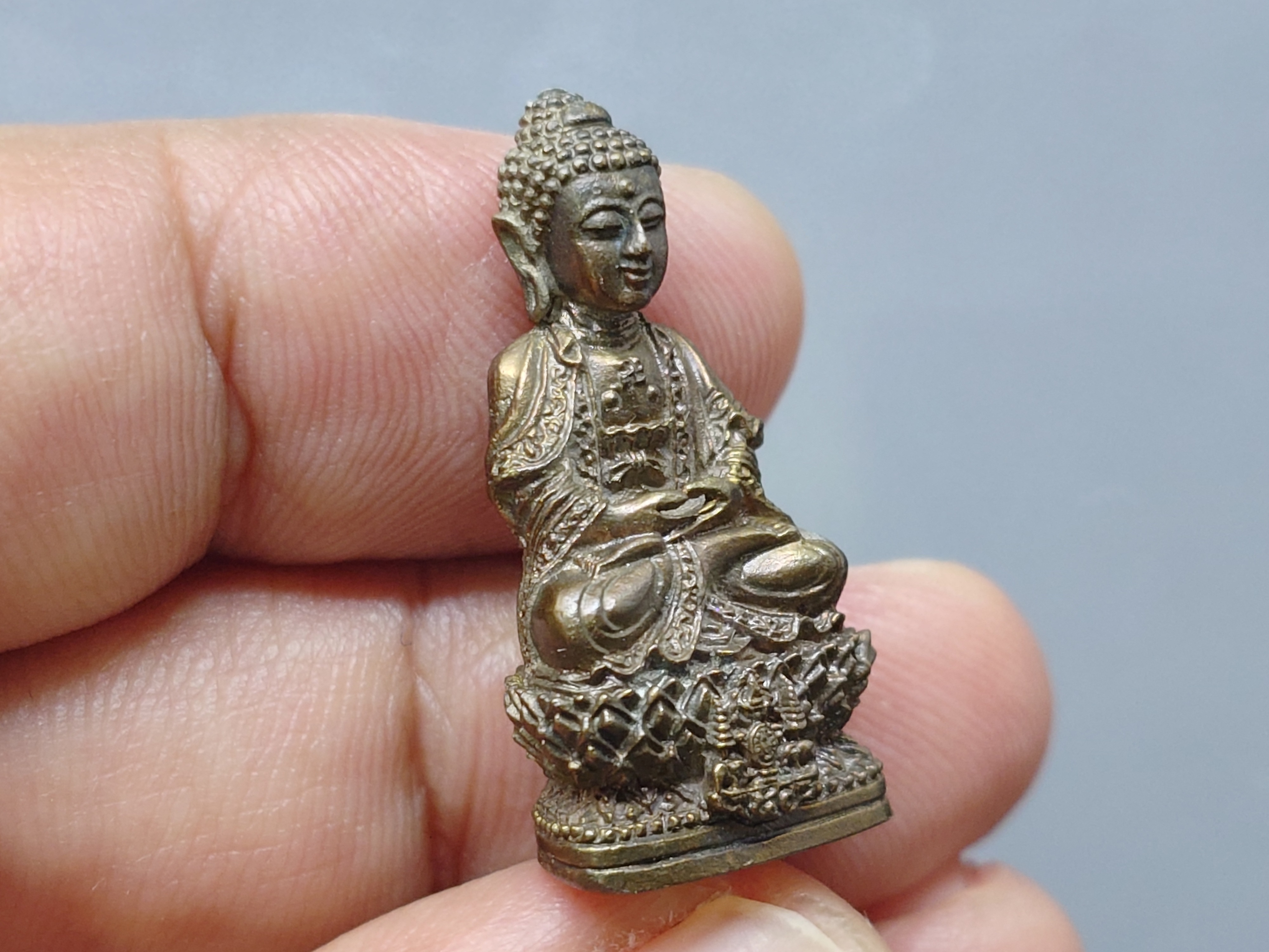 พระกริ่งจีน ต้าเยิ่นถะ เนื้อนวะโลหะ โครงการสร้างอาคารเรียน โรงเรียนกาญจนาภิเษกสมโภช ออก วัดบวรนิเวศวิหาร ปี2539 พร้อมกล่องเดิม