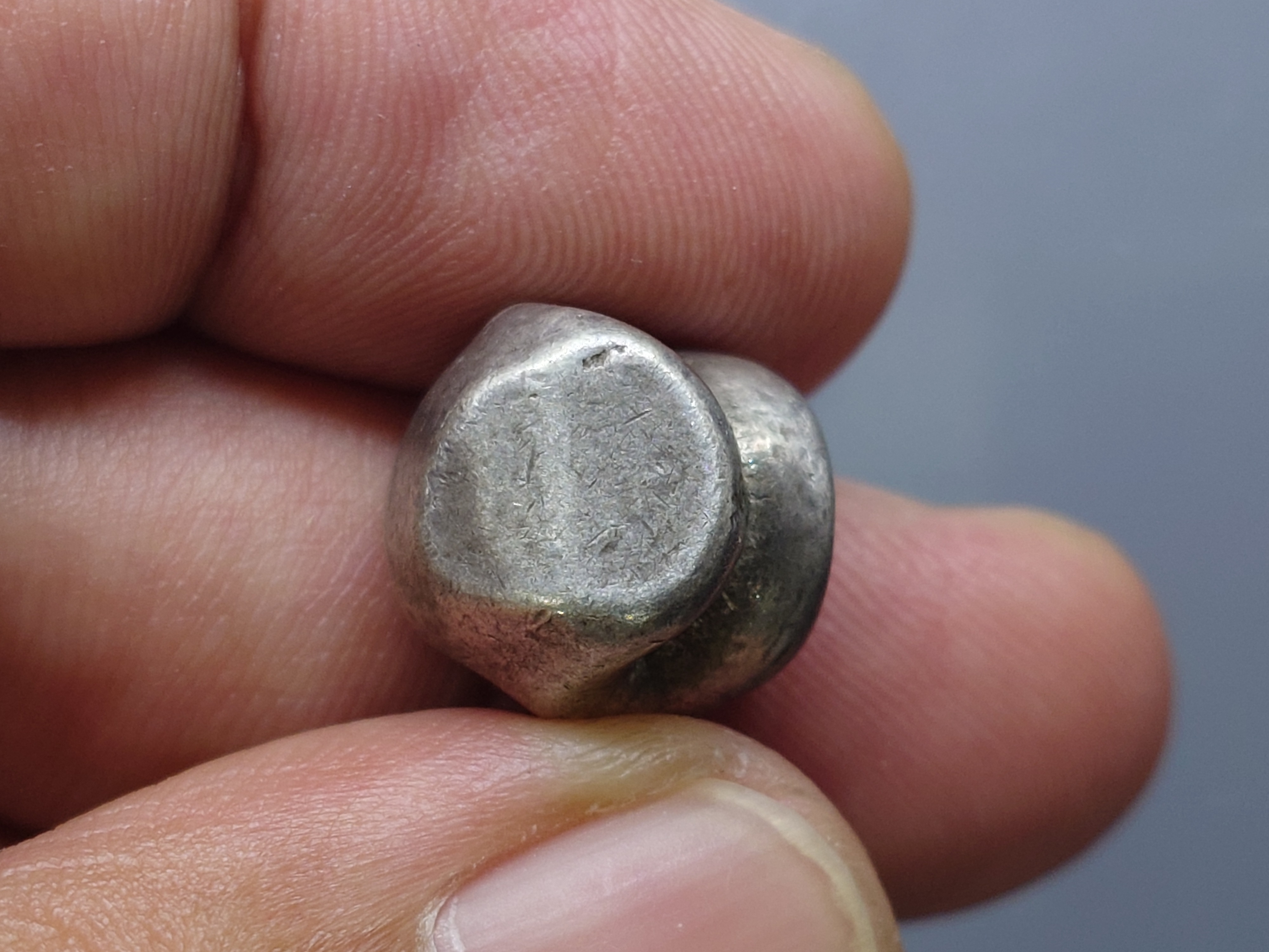 พดด้วง ขนาด 1 บาท ตราครุฑ รัชการที่ 2 สภาพสวย