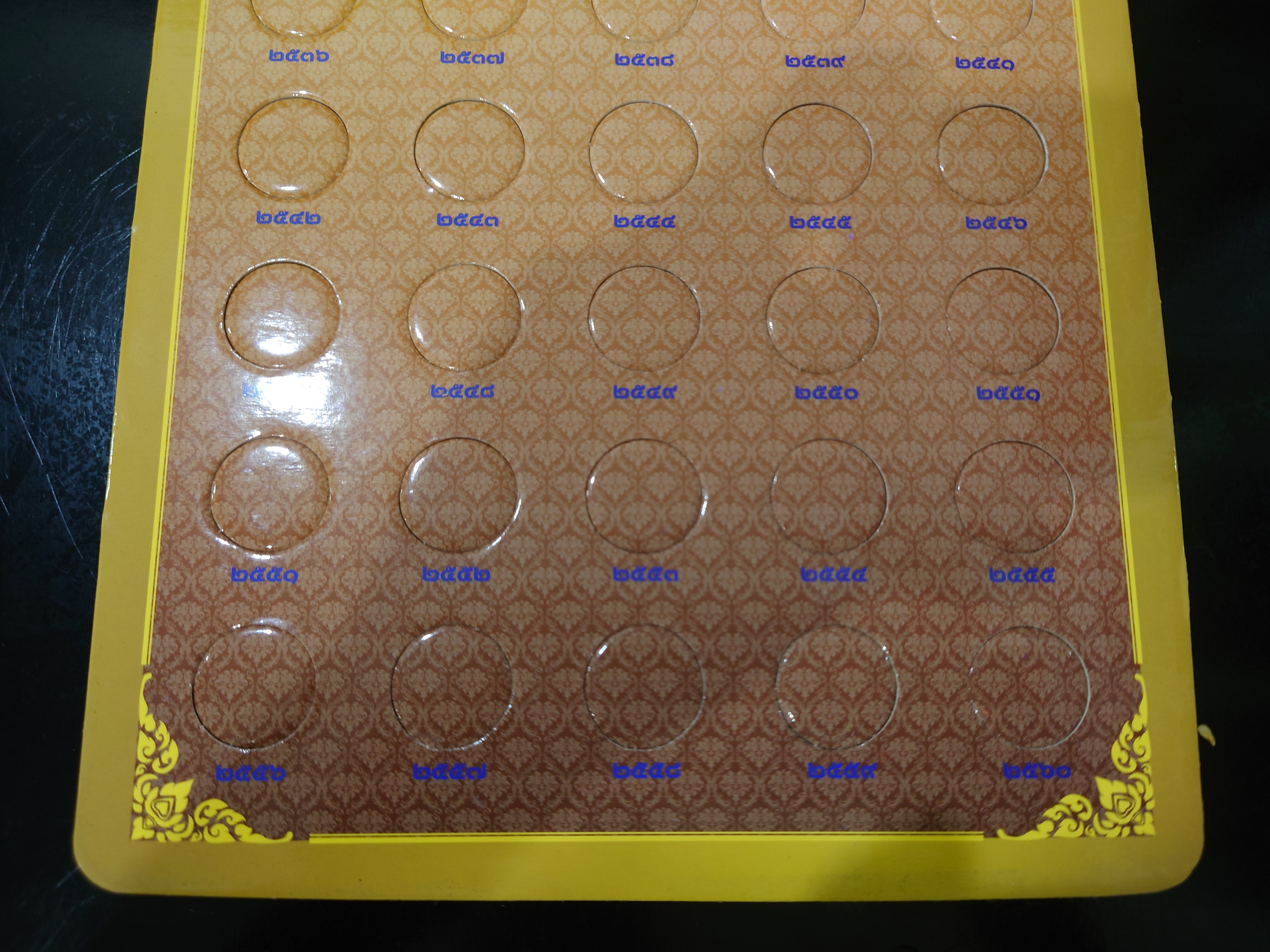 แผงใส่เหรียญ 5 บาท หมุนเวียน รัชกาลที่ 9 (30 ช่อง) สีเหลือง