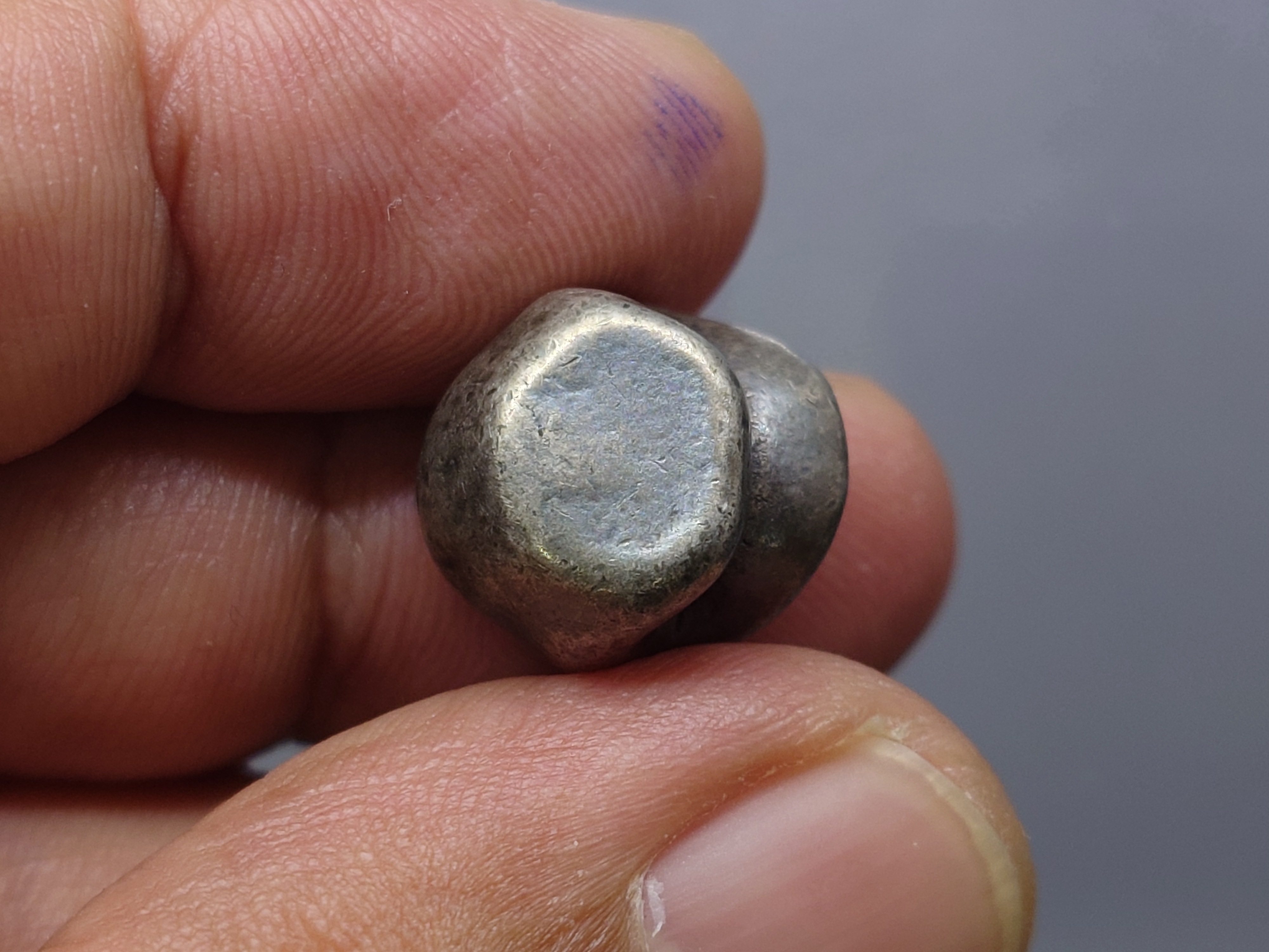 พดด้วง ขนาด 1 บาท ตราตรี สมัยกรุงธนบุรี (พระเจ้าตาก) หายาก