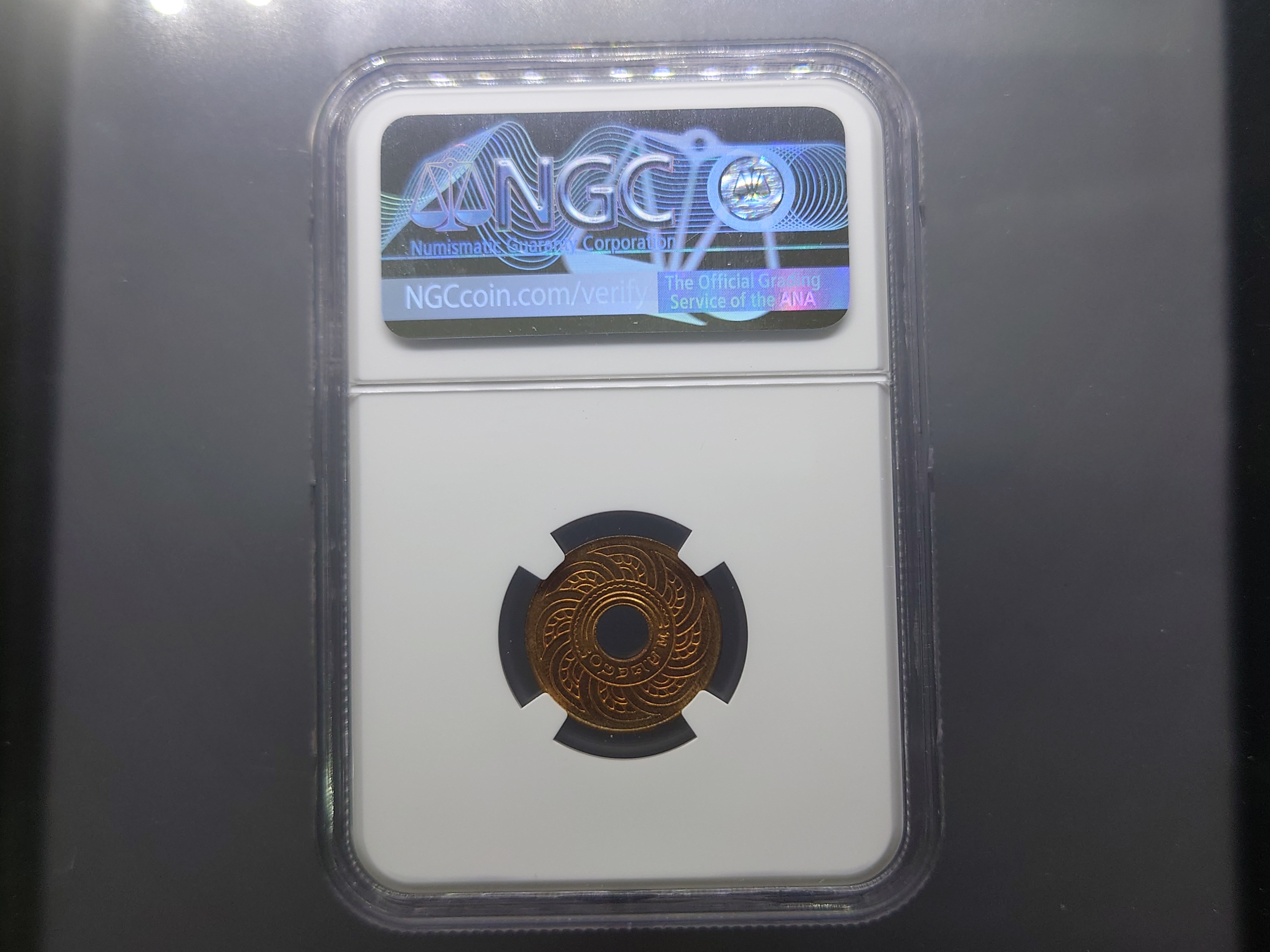 เหรียญเกรดดิ้ง เหรียญ 1/2 สตางค์ รู ทองแดง (เลขศูนย์ กลม) ปี 2480 ไม่ผ่านใช้ MS 65 RB NGC