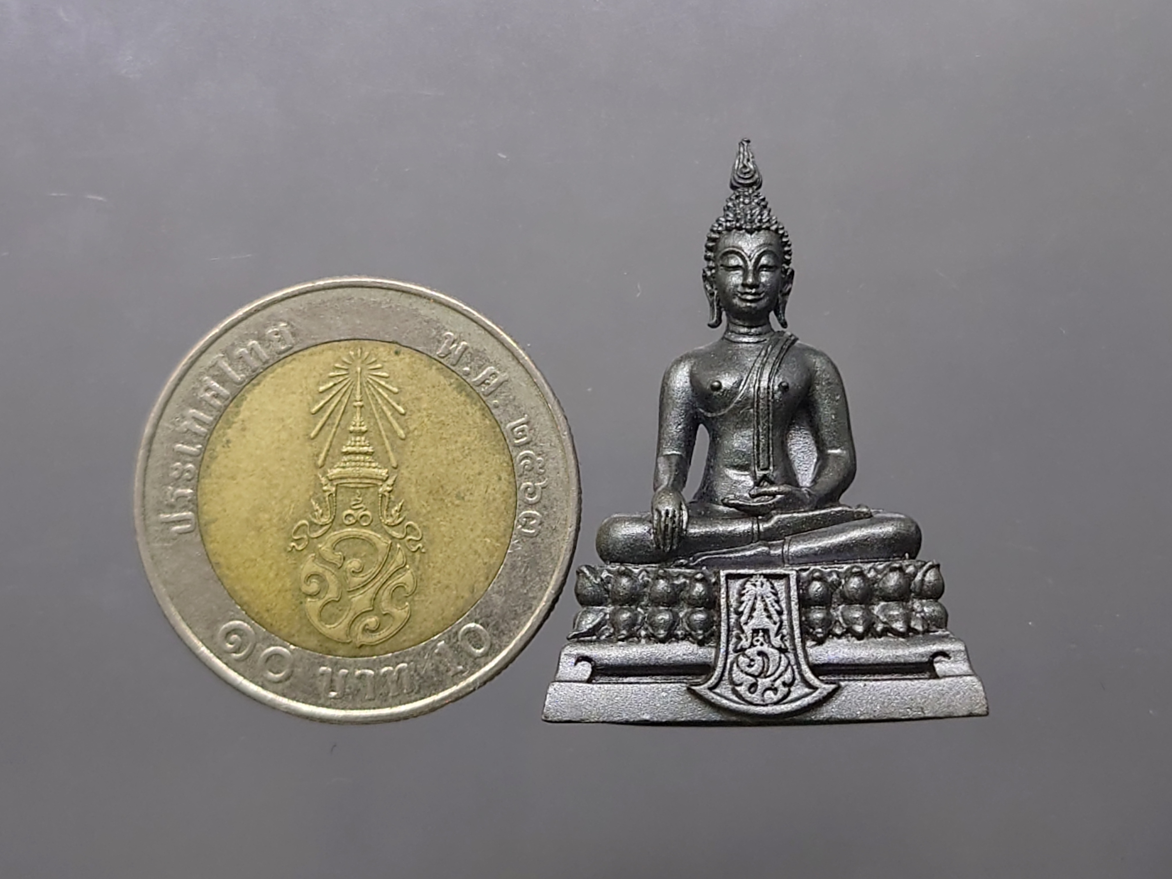 พsะคุ้มเกล้า เย็นศิsะเพราะพsะบริบาล 80 พssษา มหากษัตริย์แผ่นดินสยาม เนื้อเงินรมดำ พิมพ์ใหญ่ ปี2550 พร้อมกล่องเดิม