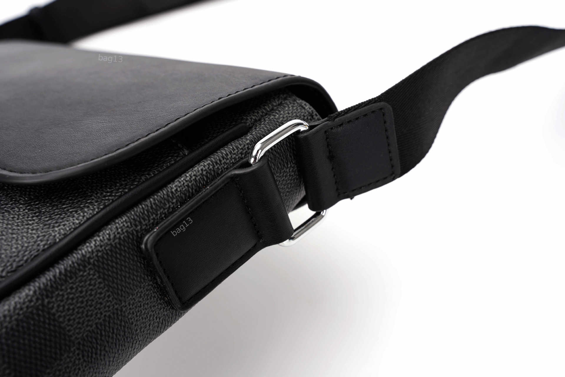 กระเป๋าสะพายข้างผู้ชาย รหัส A020