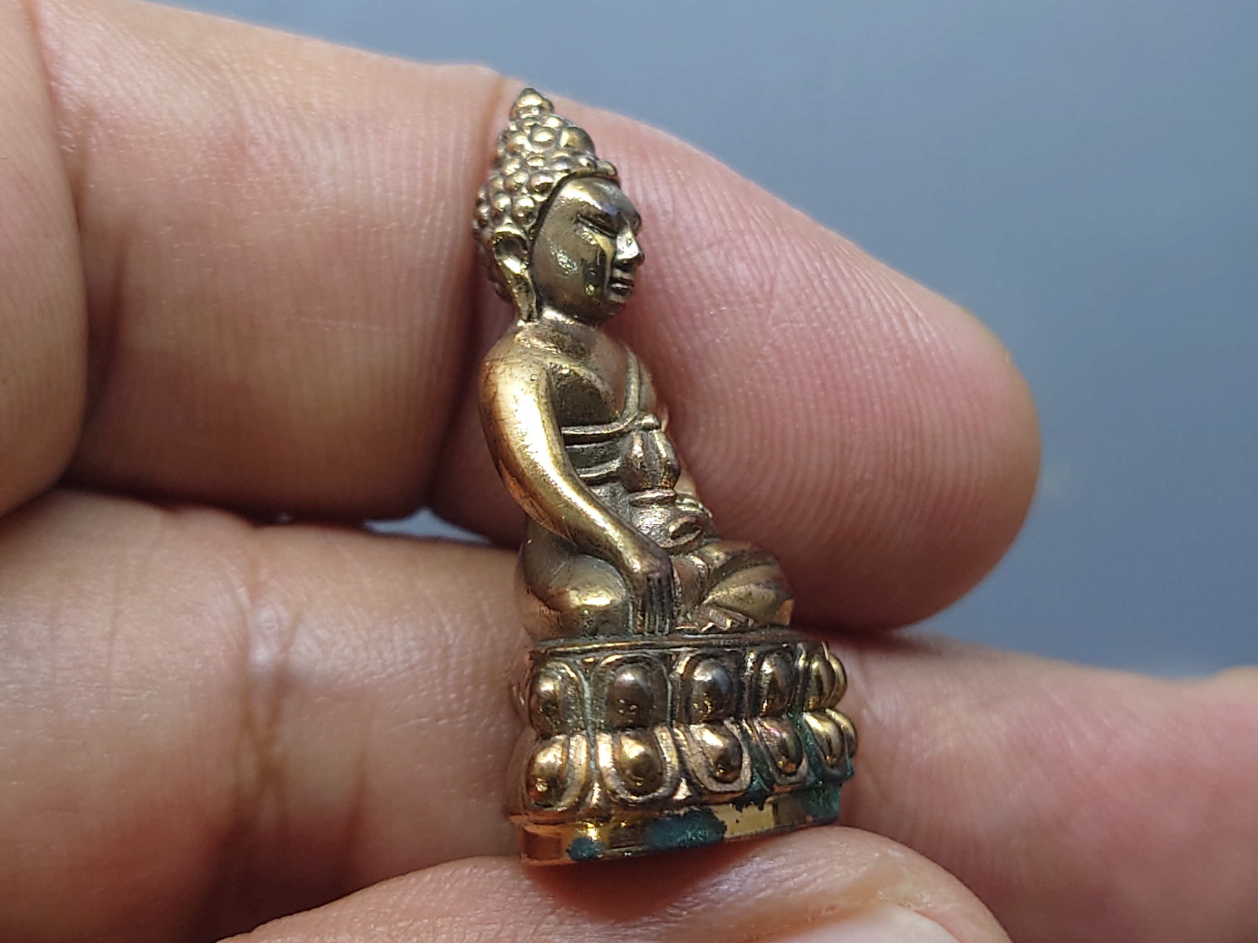 พระกริ่งญาณวเรศ (กริ่งปวเรศน้อย) ฐานบรรจุพระเกศาและจีวร เนื้อนวโลหะ พิม์ใหญ่ สมเด็จพระญาณสังวรฯ ทรงเจริญพรรษา 100 ปี วัดบวรนิเวศวิหาร ปี2556 พร้อมกล่องเดิม