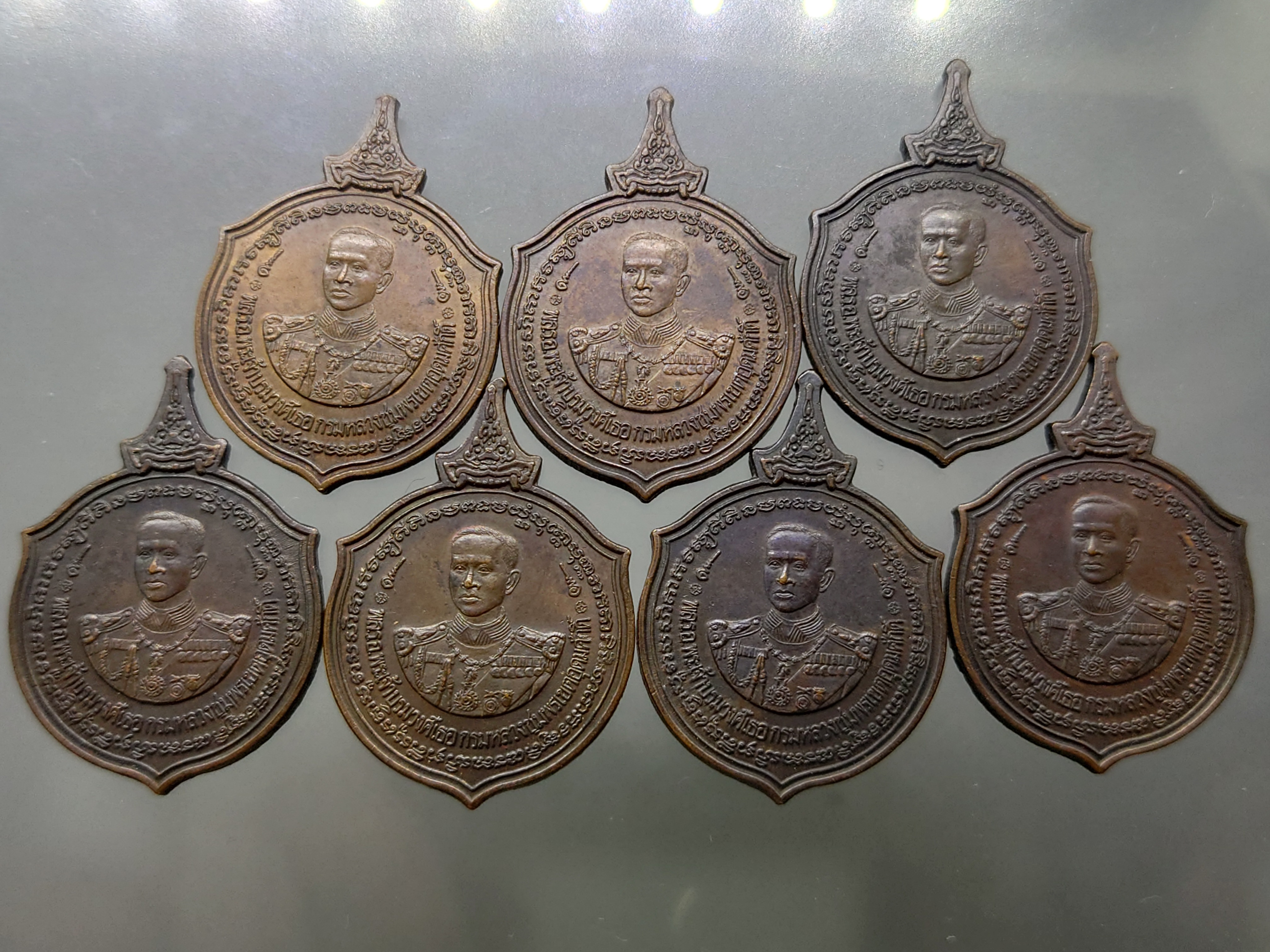 เหรียญทองแดงกรมหลวงชุมพร หลังสามสมอ โรงเรียนนายเรือ จ.สมุทรปราการ ปี 35 ไม่ผ่านใช้ ผิวเดิมๆ