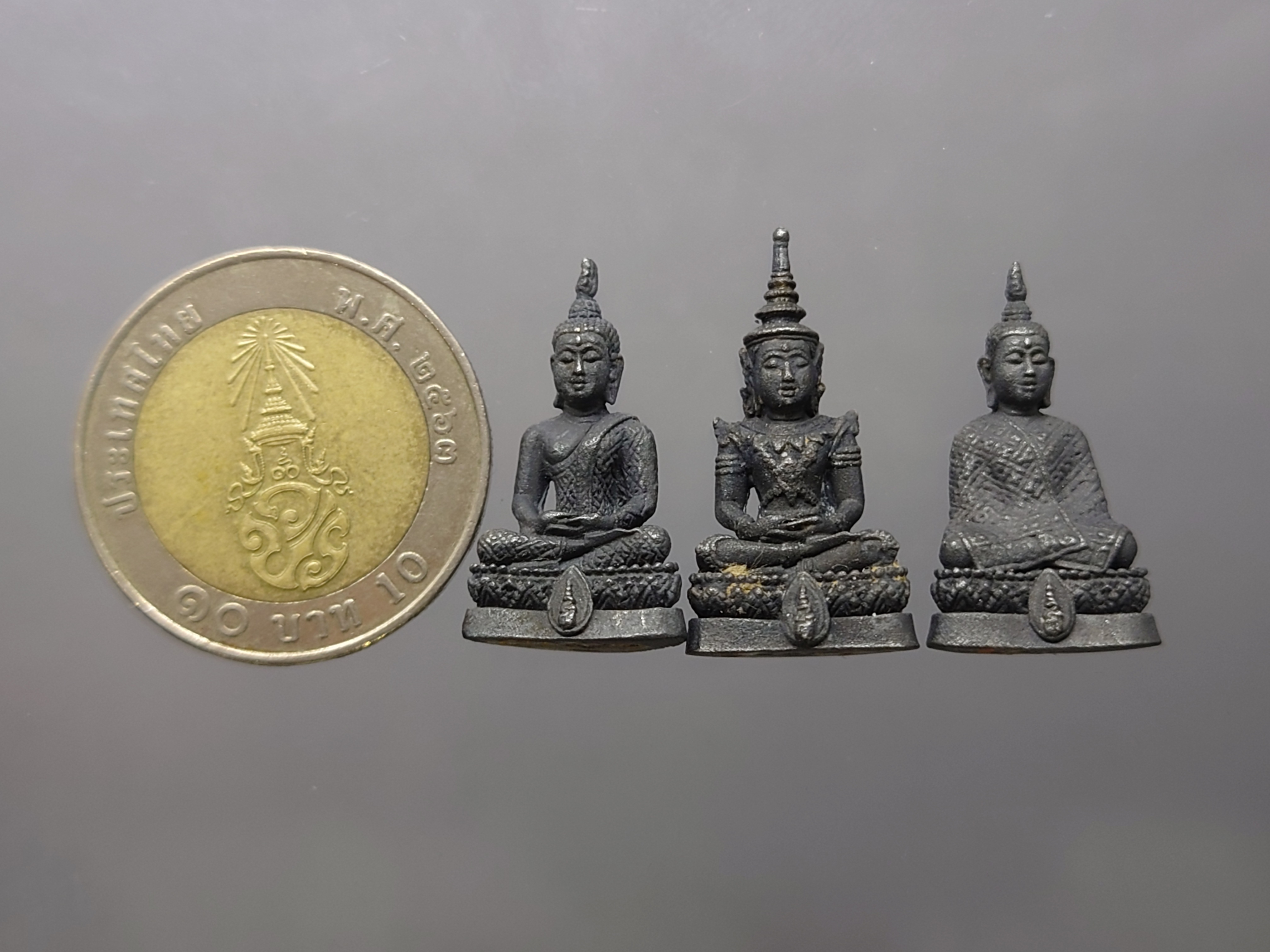 พระแก้วมรกต ชุด 3 ฤดู สธ.เนื้อนวะโลหะ มูลนิธิสิรินธรราชวิทยาลัย สร้าง วัดบวรนิเวศวิหาร ปี2538 พร้อมกล่องเดิม