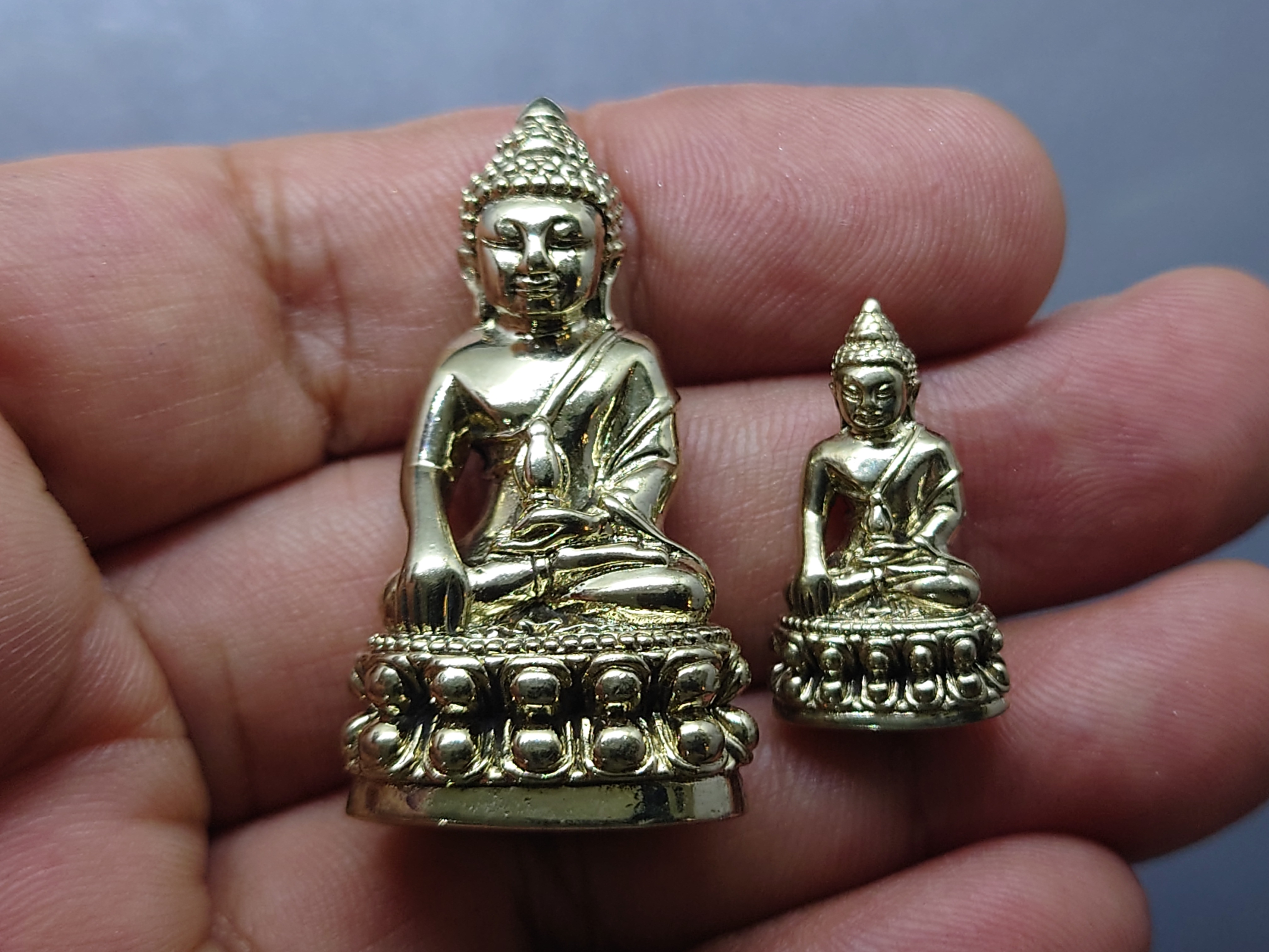 พระกริ่ง อ.น.ศ.90 ปี(อำนวยศิลป์)เนื้ออัลปาก้า รุ่นบูชาครู พระชัยวัฒน์ รุ่นอยู่ที่ใดชัยต้องมี สมเด็จพระวันรัต ท่านเจ้าคุณธงชัย วัดบวรนิเวศฯ พ.ศ.2559 พร้อมกล่องเดิม