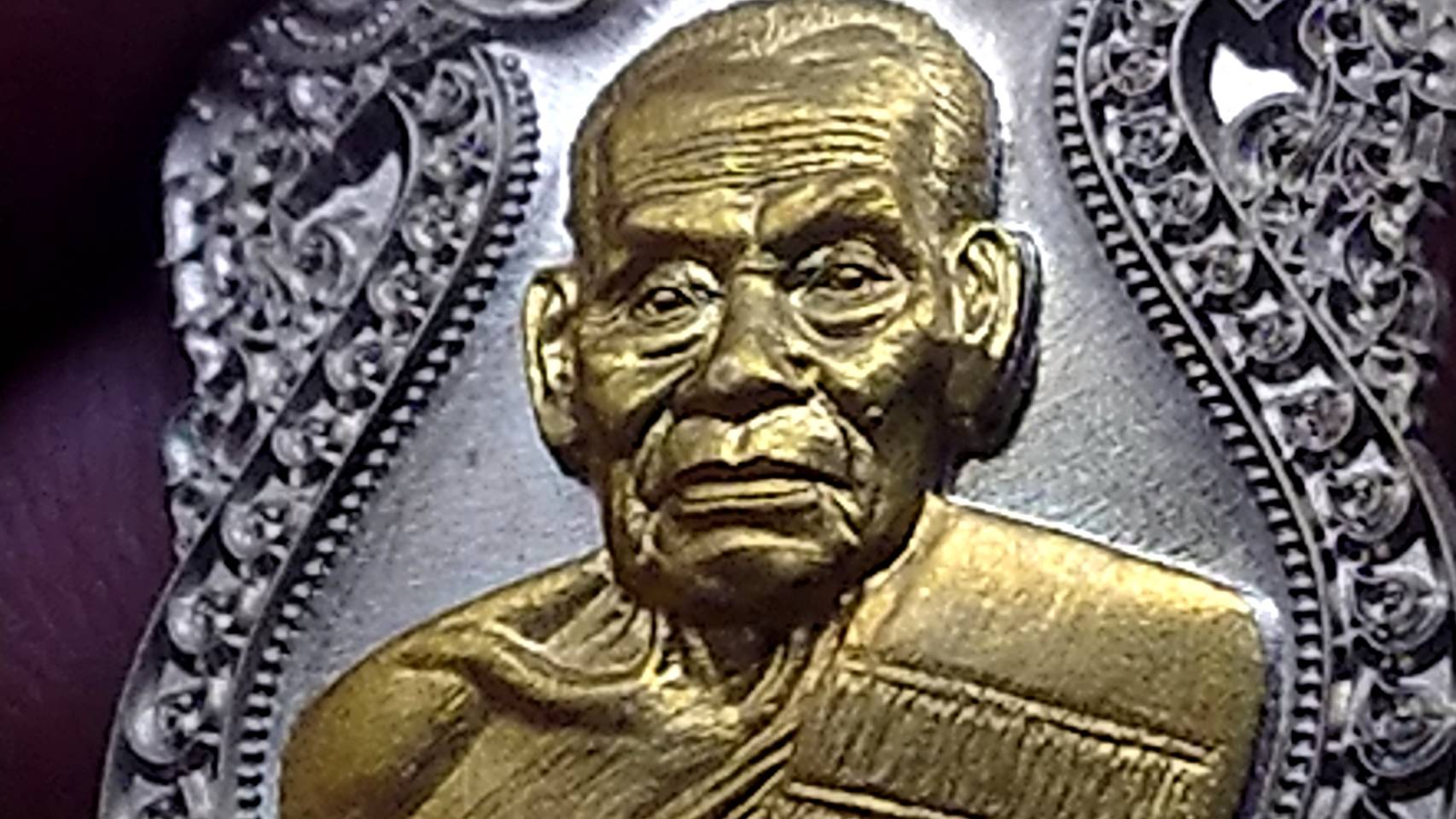 เหรียญเสมาเสือคาบดาบ รุ่น2 โคท 111 เลขสวย(จมูกตำหนินิด)ราคาถูก เนื้ออัลปาก้าหน้ากากทองทิพย์ หลวงพ่อพัฒน์ วัดห้วยด้วน(SKU-03419)