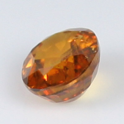 **ขายแล้ว**โกเมนสีส้มหรือสเปซซาไทท์ (Spessartite Garnet) 0.55 กะรัต สีส้มสว่าง น่ารัก