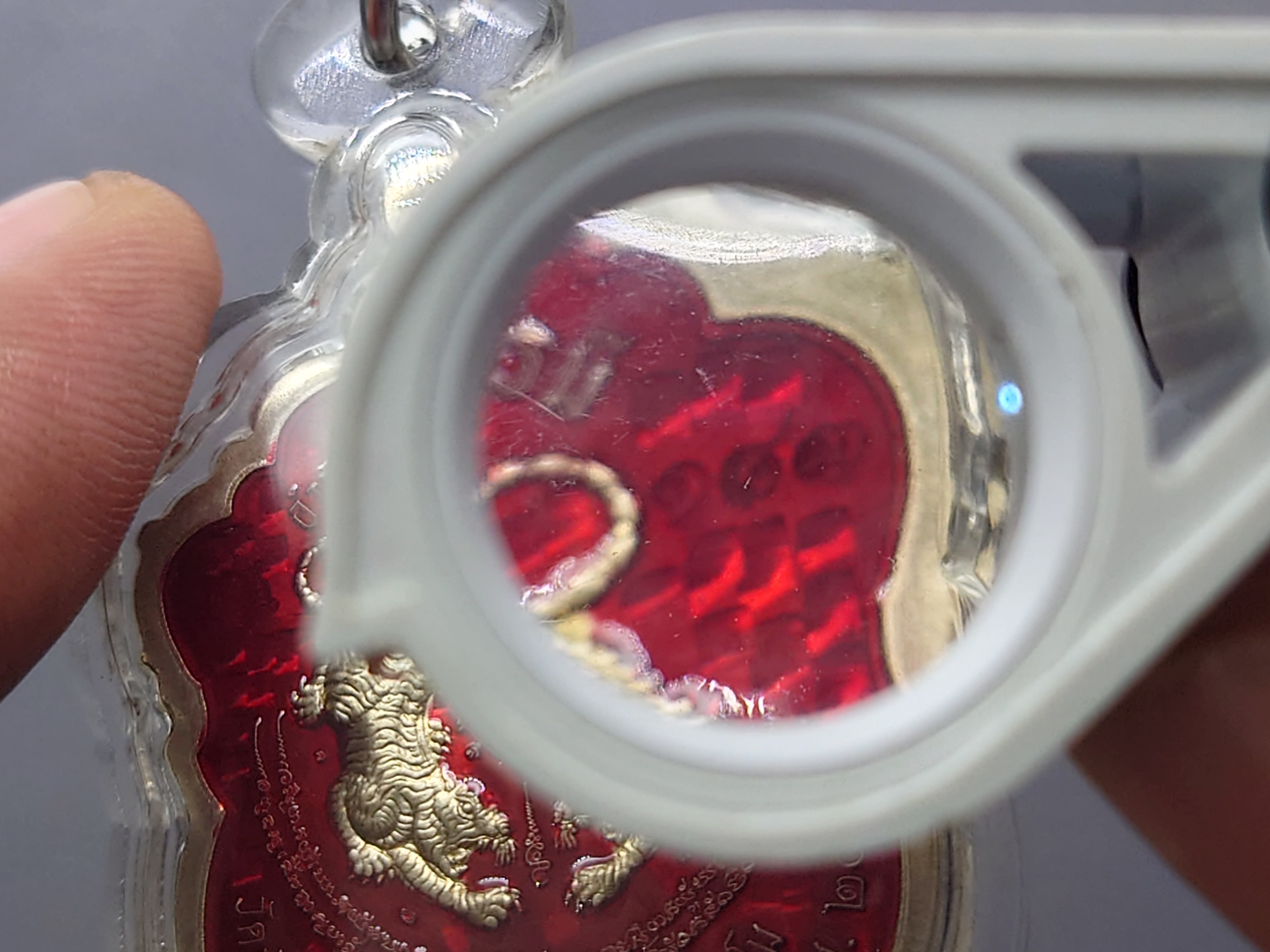 เหรียญเสือคาบดาบ รุ่น2 เนื้ออัลปาก้า ตอกพิเศษ ตอกหัวเสือ(แจกยกลัง) ลงยาแดง หลังยาแดง ขอบซุ้มแดง หลวงพ่อพัฒน์ วัดห้วยด้วน โคท 183