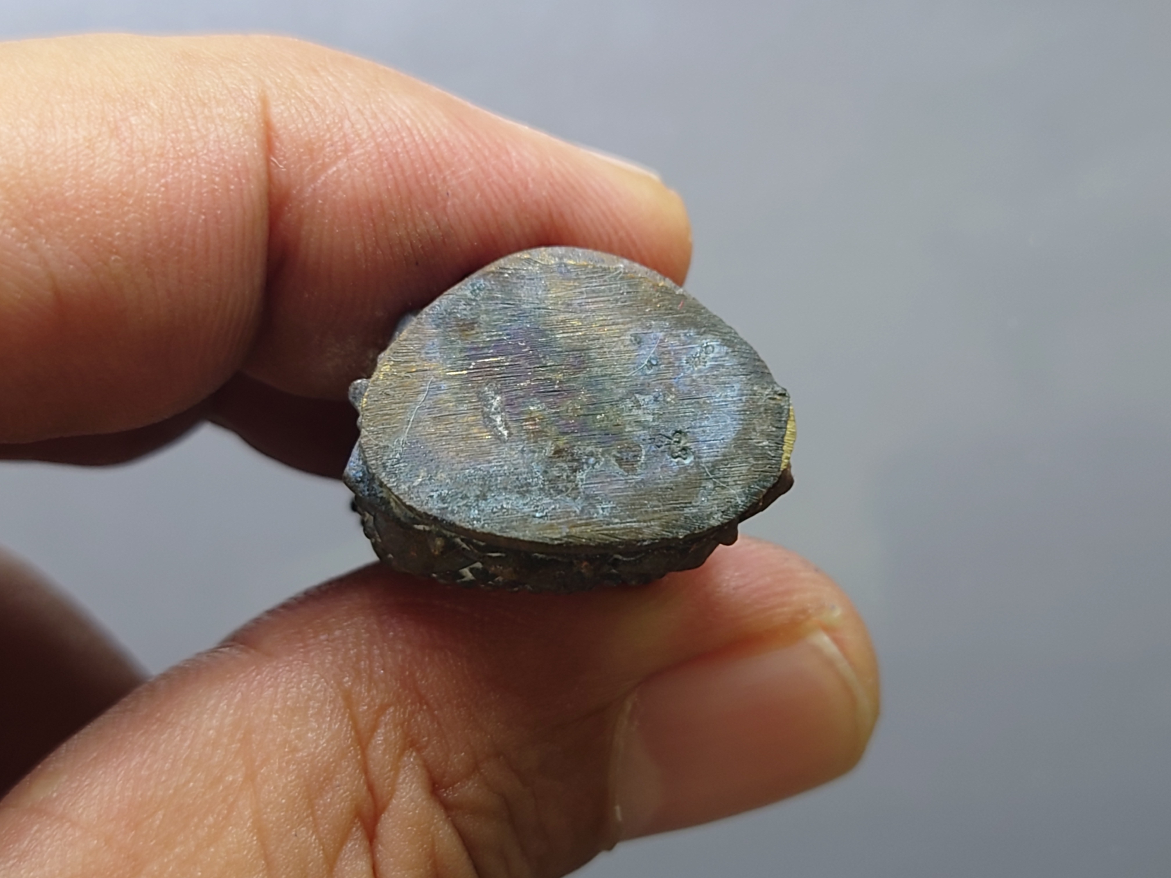 พระกริ่งญาณรังสี รุ่นมหาบารมี 79 รุ่นแรก(ไม่อุดกริ่ง) สมเด็จพระญาณสังวร วัดบวร เนื้อชนวน หล่อโบราณ ผสมชนวนพระกริ่งเก่า มีคราบเบ้า ตอกโค้ด สูง 3.8 ซม ปี 2535 กล่องเดิม