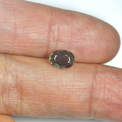 คอร์เนอรูพีน (Kornerupine) 1.09 กะรัต พลอยหายาก จากปากีสถาน [ID3055]