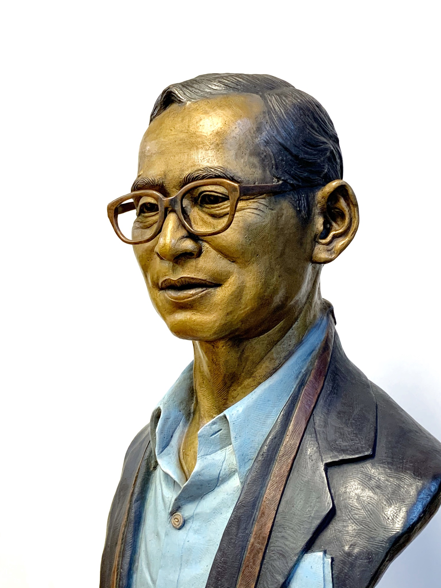 พระบรมรูปหล่อรัชกาลที่ 9 ทรงสูท ครึ่งพระองค์ ผลงานศิลปิน