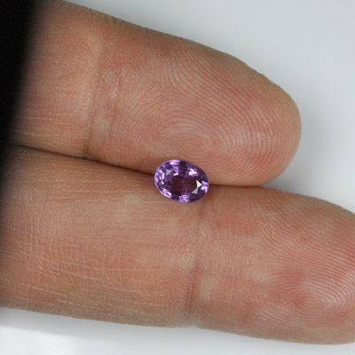 **ขายแล้ว**แซปไฟร์สีม่วง (Violet Sapphire) 0.71 กะรัต รูปไข่ ไฟดี ไม่เผา
