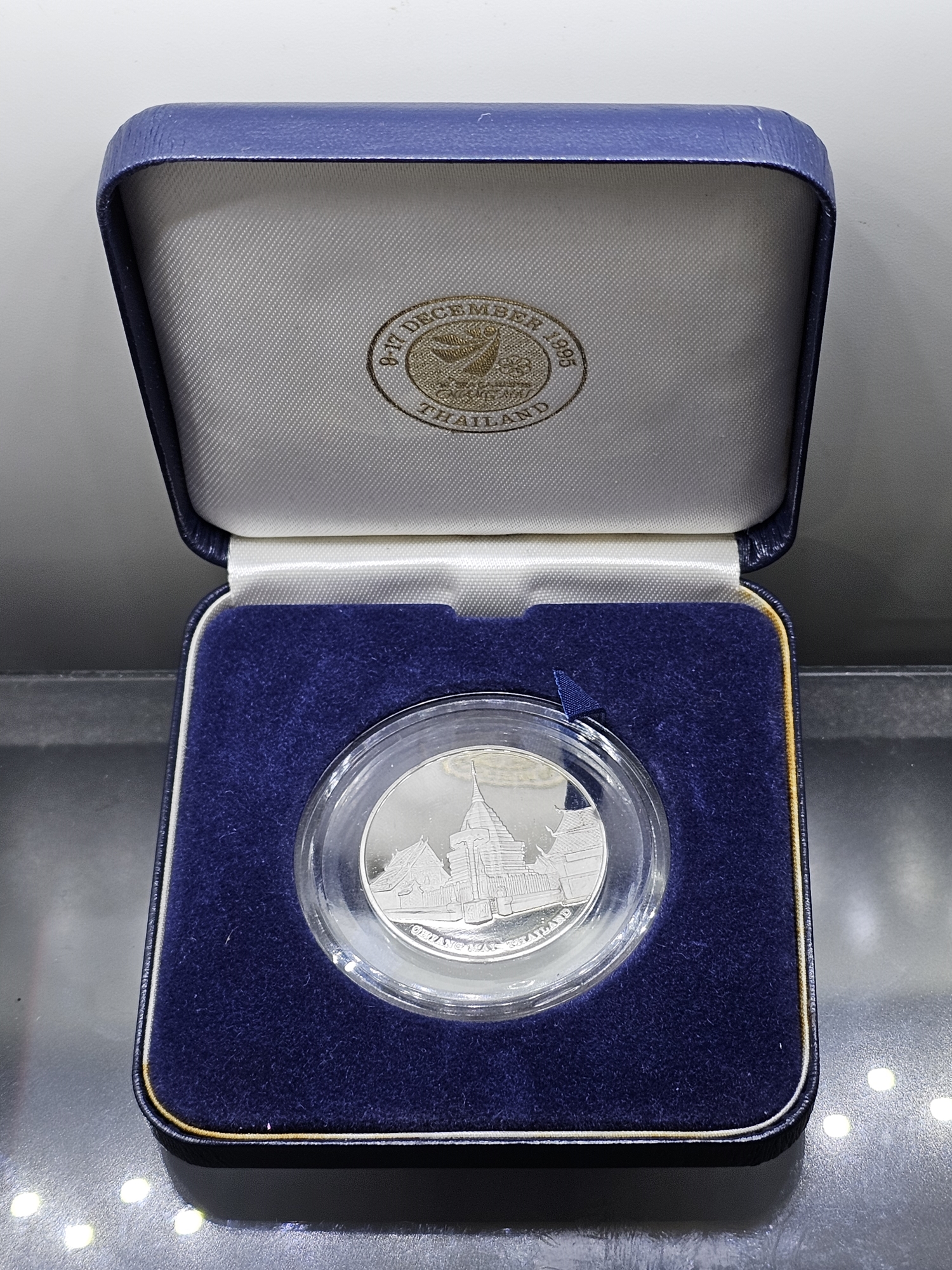 เหรียญเงินขัดเงา ที่ระลึกซีเกมส์ครั้งที่ 18 (เชียงใหม่เกมส์) แบบที่3 พ.ศ.2538 พร้อมกล่องเดิม