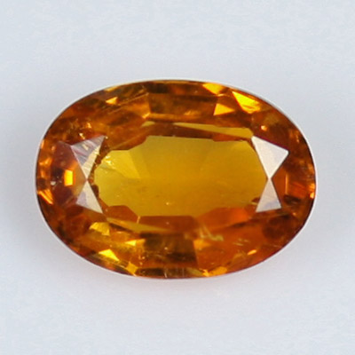 **ขายแล้ว**โกเมนสีส้มหรือสเปซซาไทท์ (Spessartite Garnet) 0.55 กะรัต สีส้มสว่าง น่ารัก