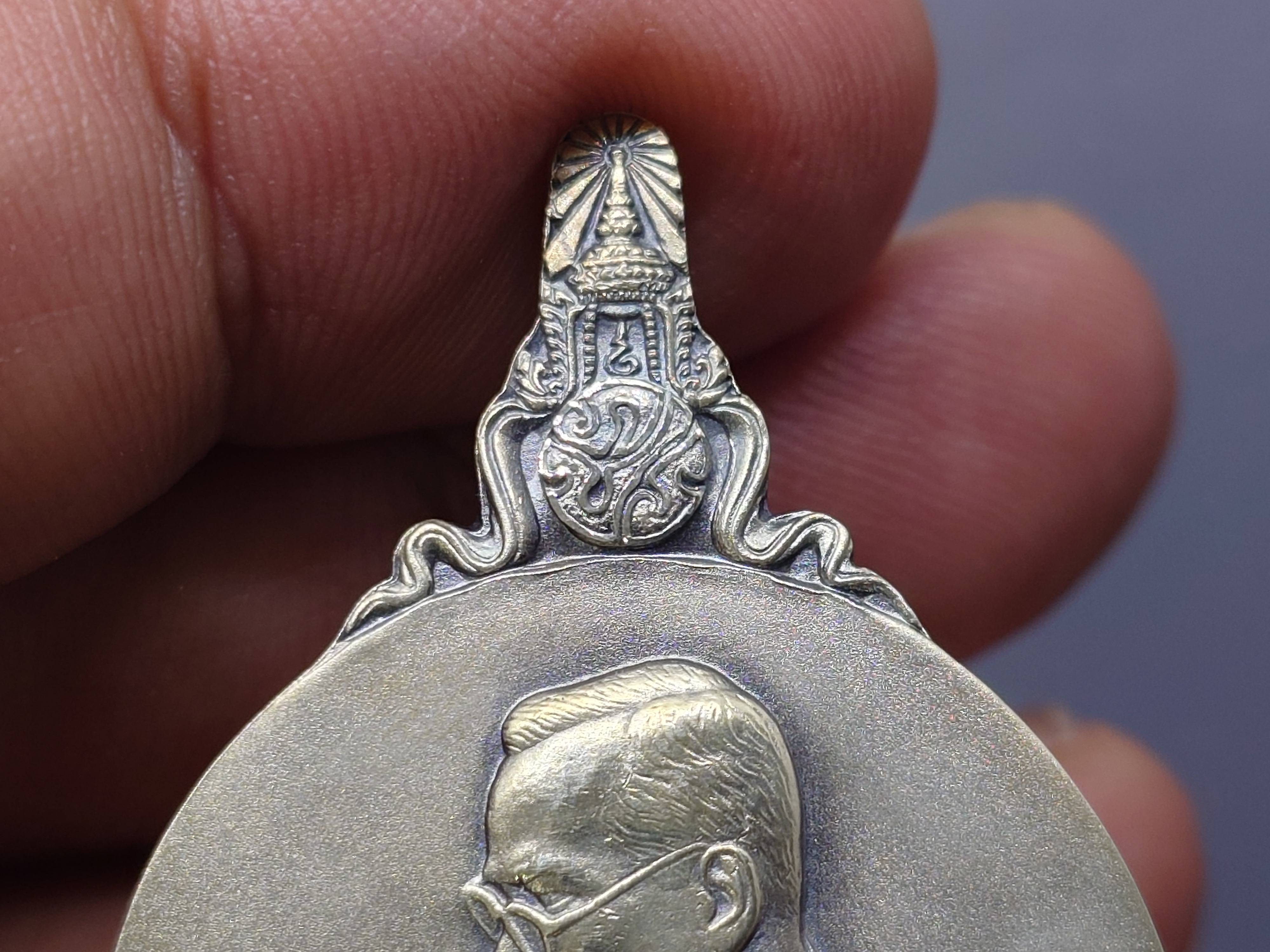 พระมหาชนก เนื้อเงิน พิมพ์ใหญ่ บล็อค ป ขาด นิยม ปี2539 พร้อมหนังสือ