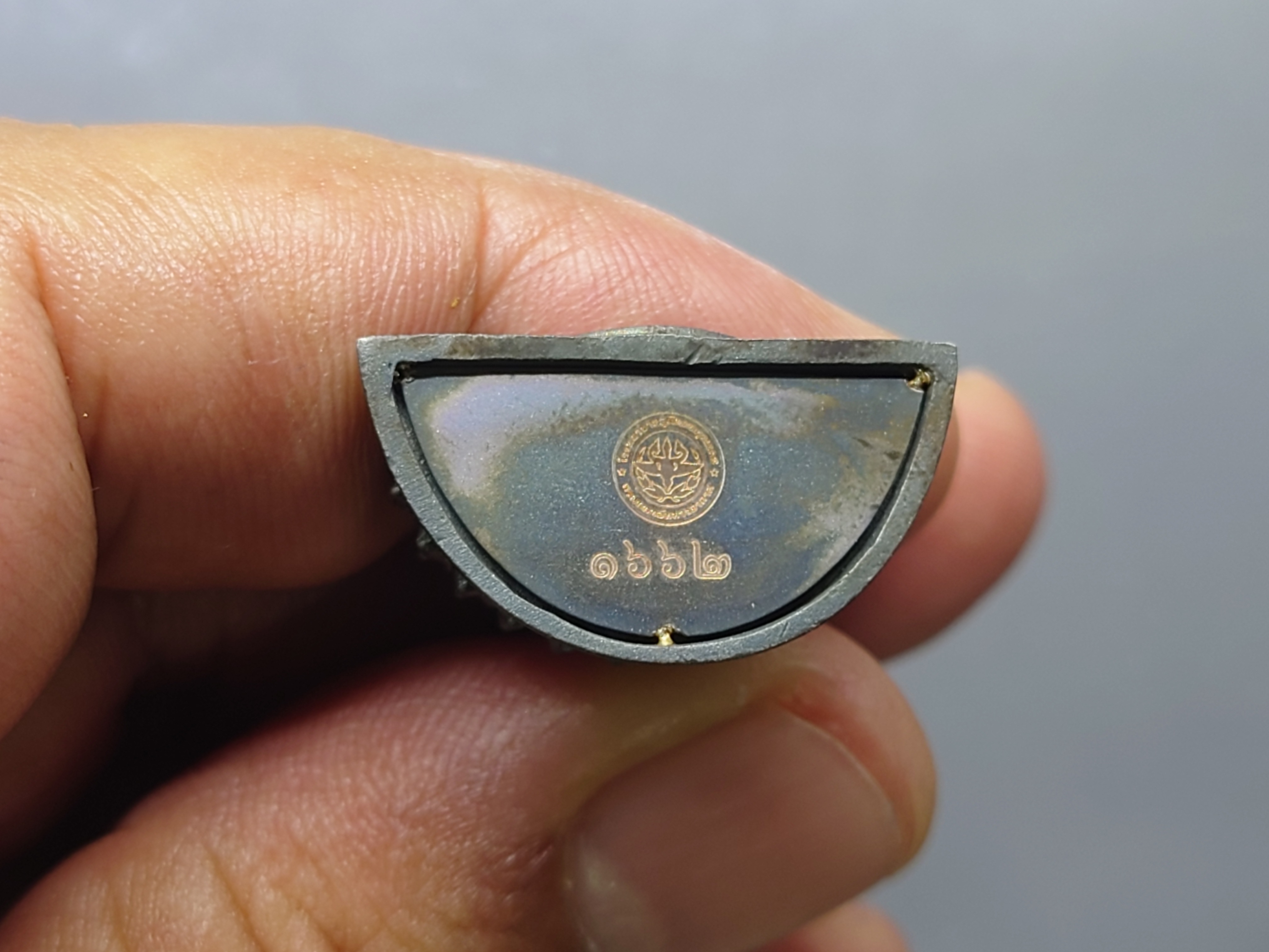 พsะคุ้มเกล้า เย็นศิsะเพราะพsะบริบาล 80 พssษา มหากษัตริย์แผ่นดินสยาม เนื้อเงินรมดำ พิมพ์ใหญ่ ปี2550 พร้อมกล่องเดิม