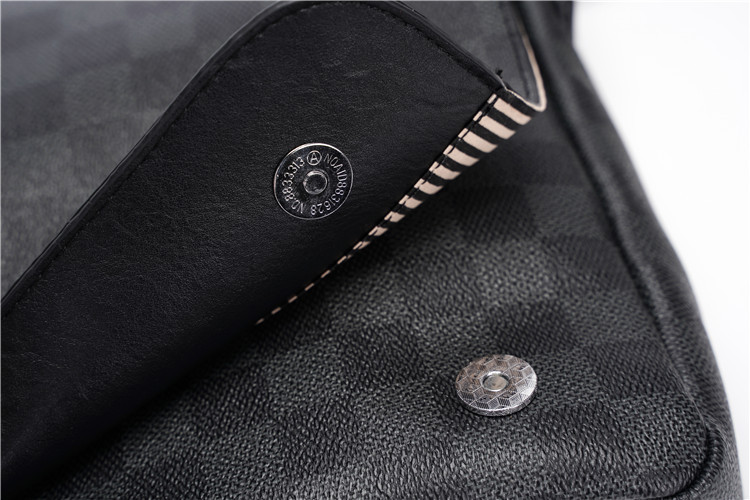 กระเป๋าสะพายข้างผู้ชาย กระเป๋าหนังผู้ชาย รหัส A023