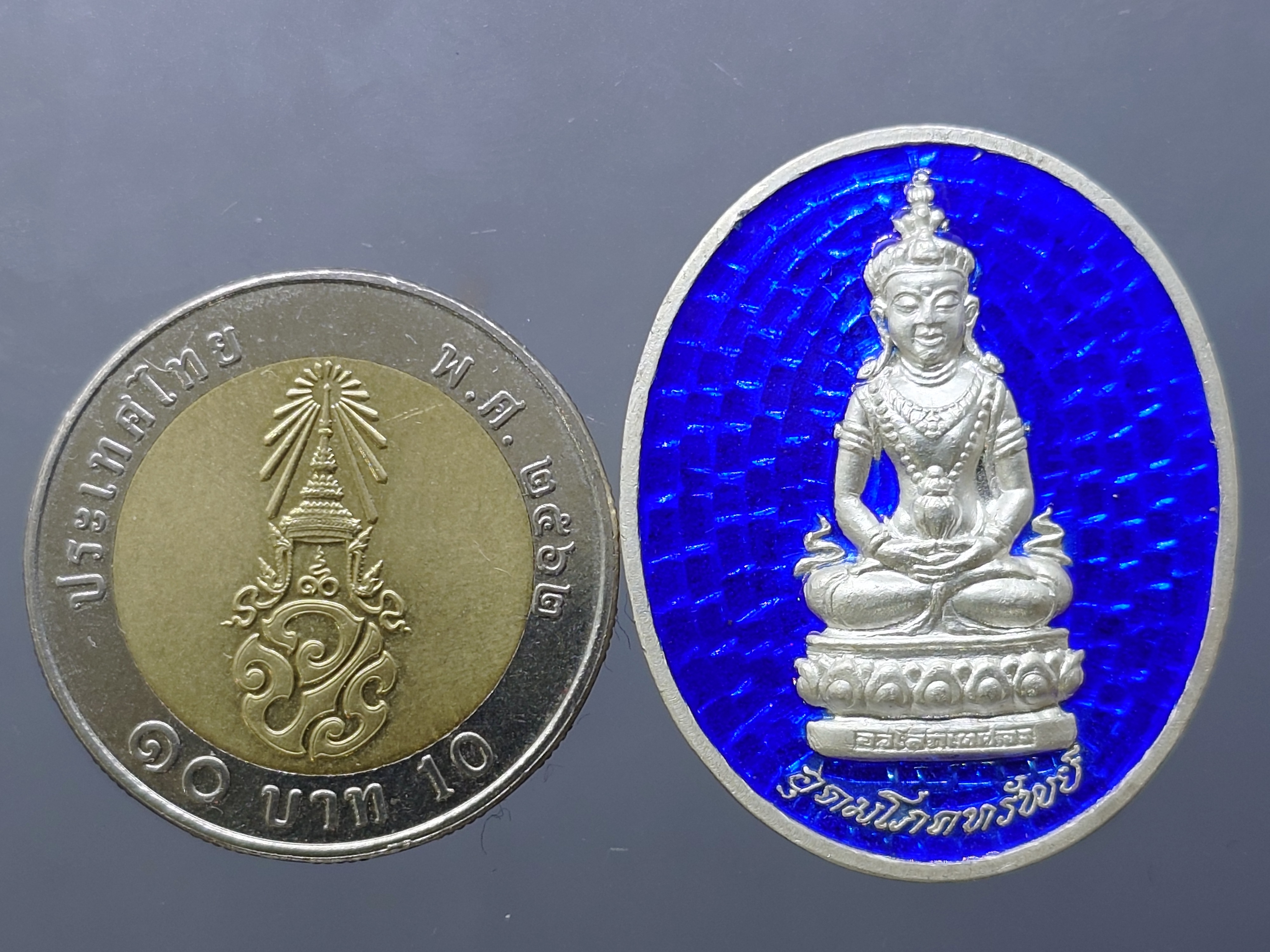 อวโลกิเตศวร อุดมโภคทรัพย์ เนื้อเงินลงยา อนุสรณ์มรณภาพ 10 ปี พระโพธิ์แจ้งมหาเถระ พุทธาภิเษก ณ อุโบสถวัดโพธิ์แมนคุณาราม ปี2539 พร้อมกล่องเดิม