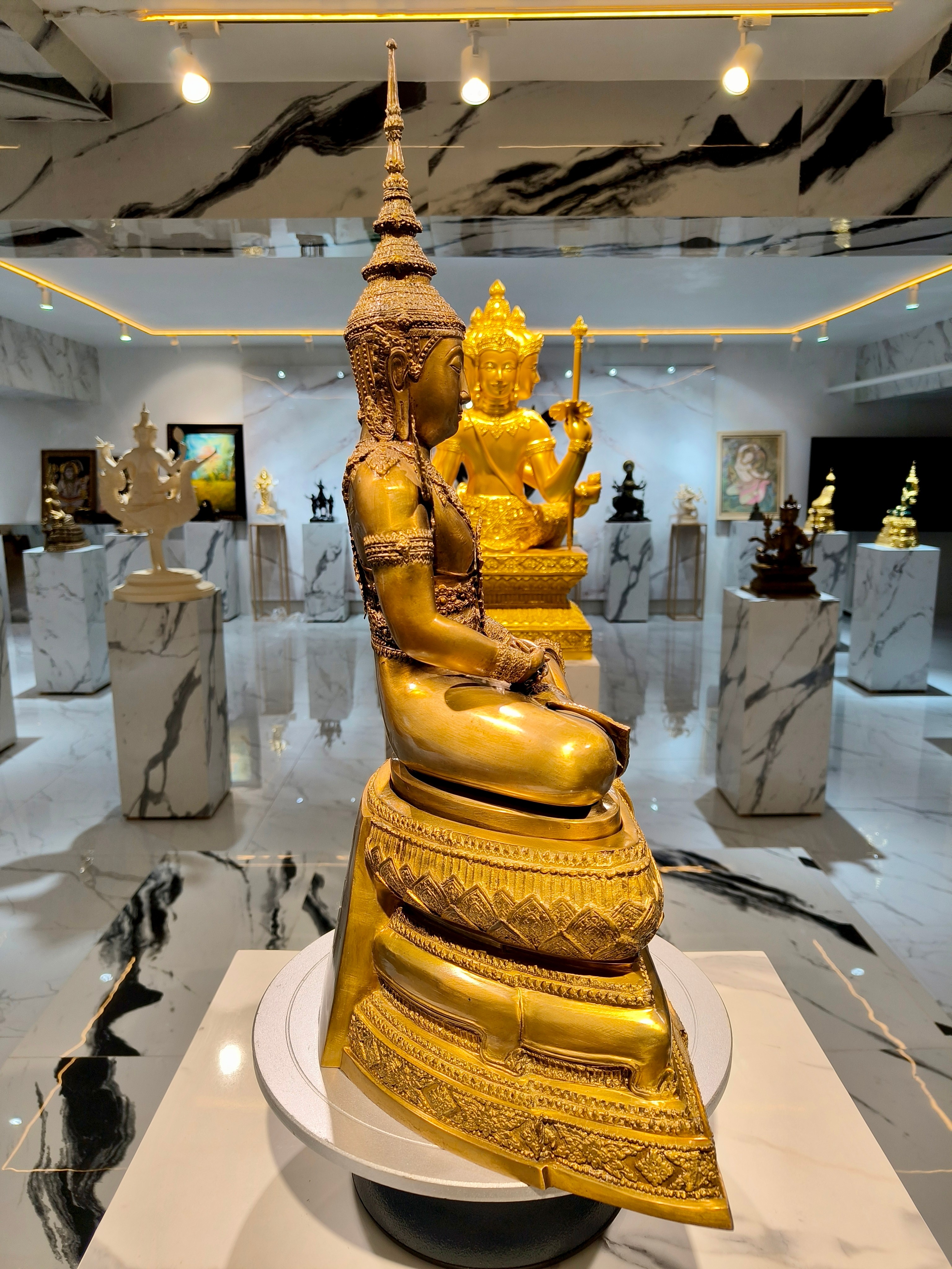 พระพุทธรูป พระแก้วมรกต ทรงเครื่องฤดูร้อน หน้าตัก 9 นิ้ว พิธีสมโภช กรุงรัตนโกสินทร์ 200 ปี วัดพระศรีรัตนศาสดาราม พ.ศ.2525