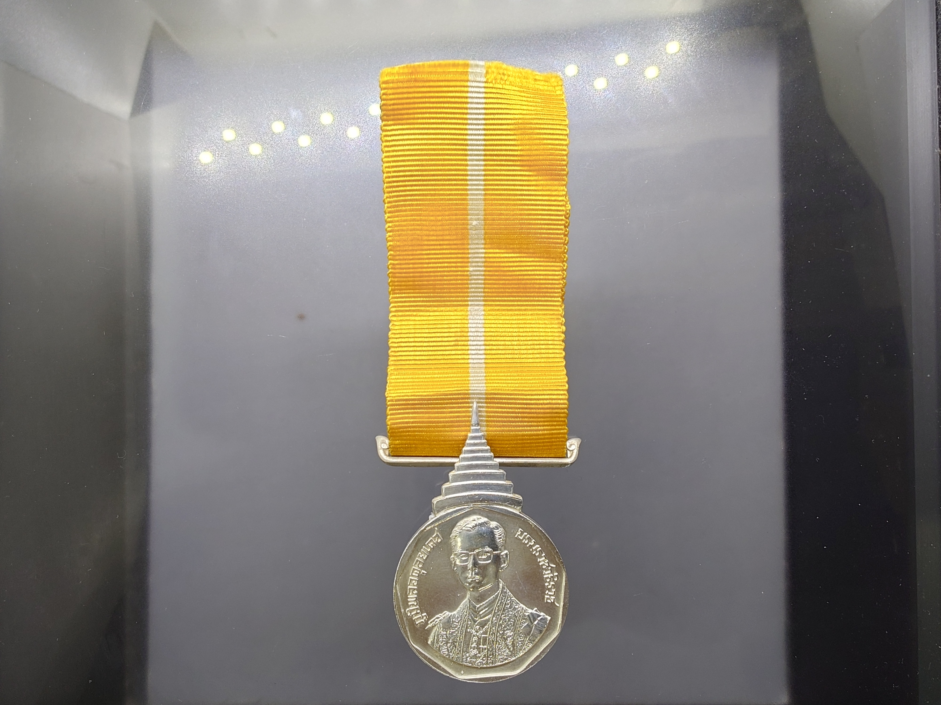 แพรแถบเหรียญเงิน ที่ระลึกรัชมังคลาภิเษก หายาก สร้างน้อย 2531 แบบชาย