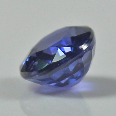**ขายแล้ว**ไพลินเปลี่ยนสี (Color-change Sapphire) 1.30 กะรัต เปลี่ยนสีจากน้ำเงินเป็นม่วง พลอยสด ไม่เผา