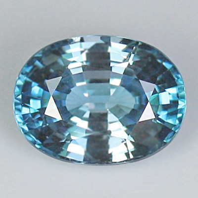 เพทายสีฟ้า (Blue Zircon) 3.85 กะรัต สีฟ้าน้ำทะเล รูปไข่
