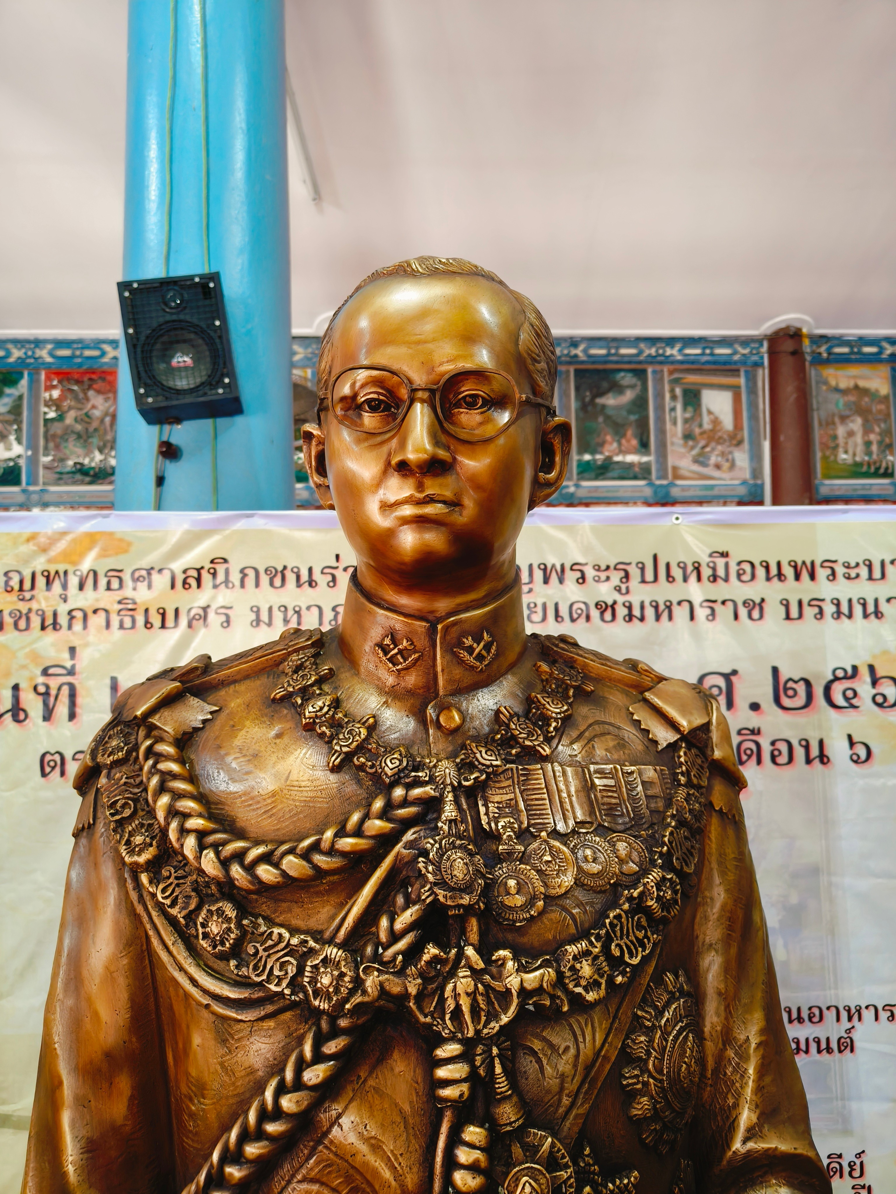 รูปหล่อ ร.9 รัชกาลที่ 9 เต็มองค์ สูง 180 cm.