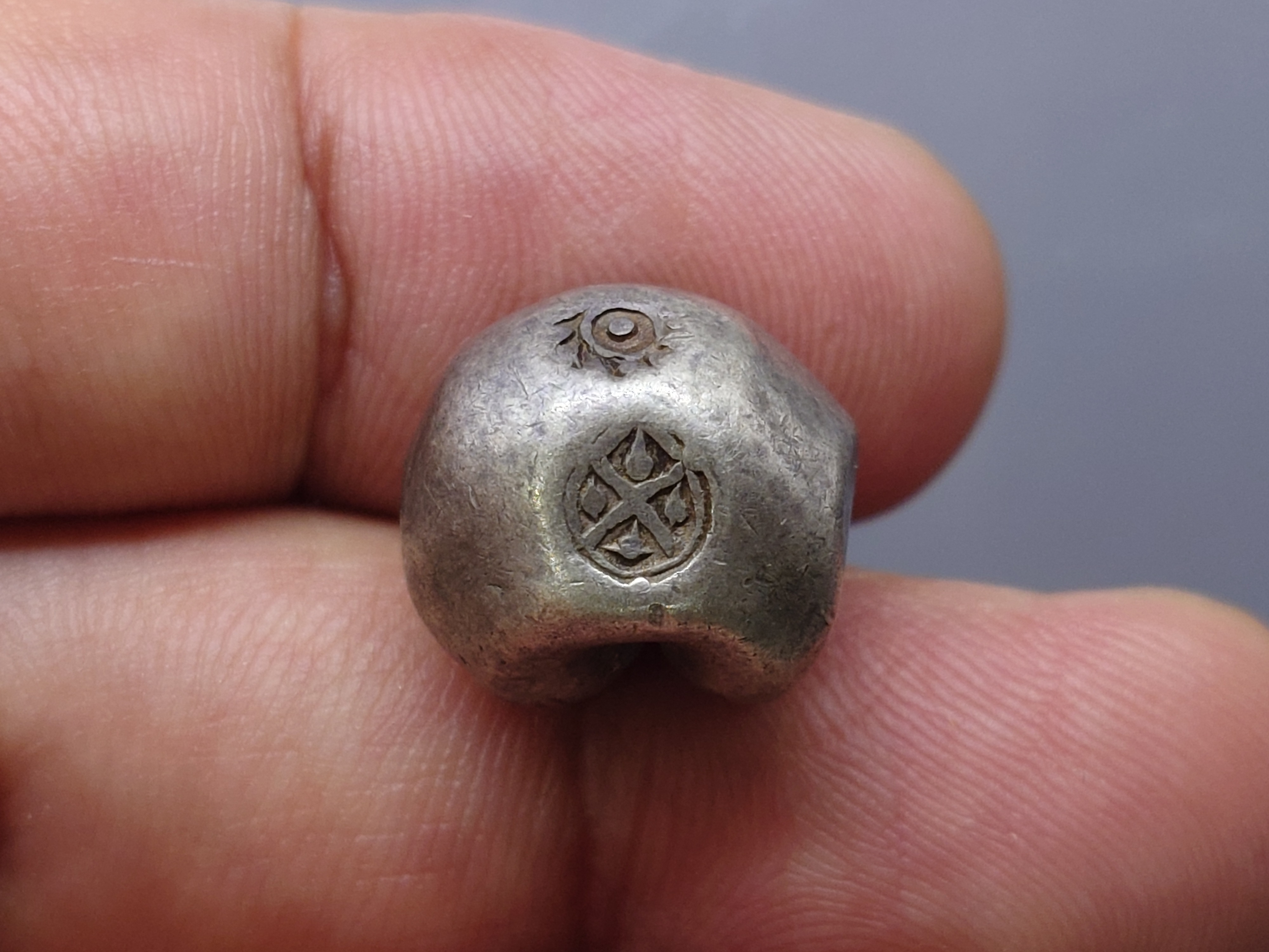 พดด้วง ขนาด 1 บาท ตราครุฑ รัชการที่ 2 สภาพสวย