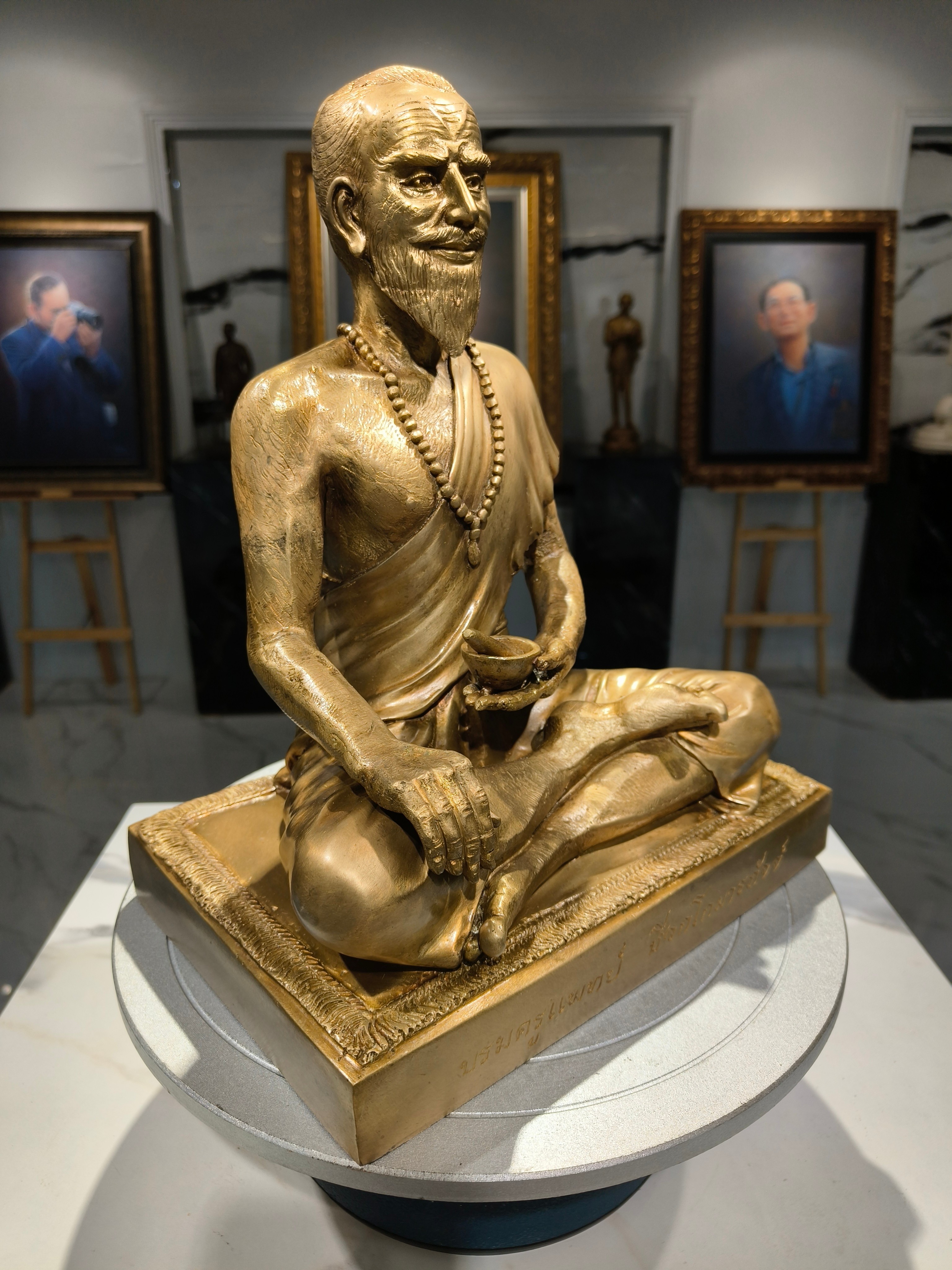 รูปหล่อ บรมครูปู่หมอชีวกโกมารภัจจ์ หน้าตัก 9 นิ้ว จัดสร้างโดย ชมรมสมุนไพรไทย พ.ศ.2539