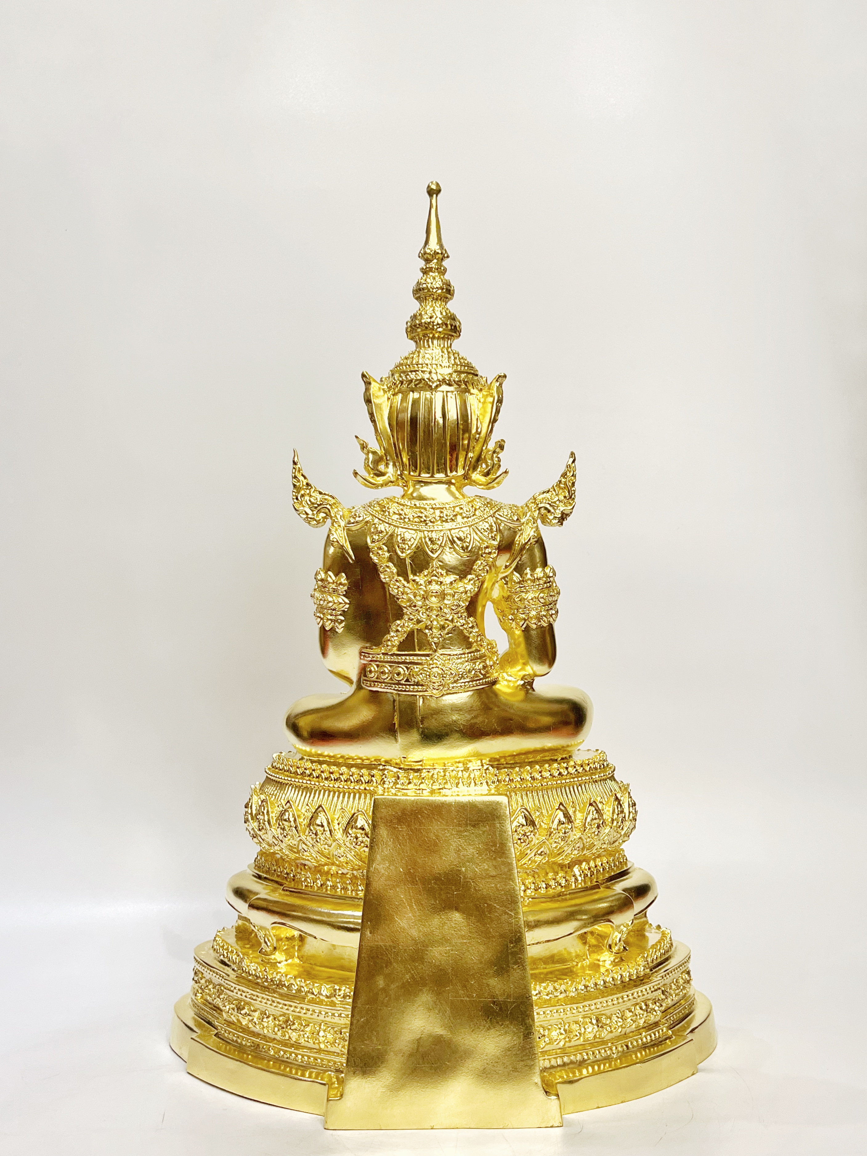 พระแก้วมรกต ทรงเครื่องฤดูร้อน หน้าตัก 9 นิ้ว พิธี วัดพระแก้ว จ.เชียงราย พ.ศ.2563